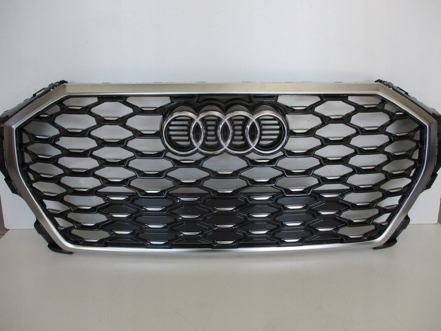  Kühlergrill Audi Q3 83A FRONTGRILL 83F853651A8 Kühlergitter product image