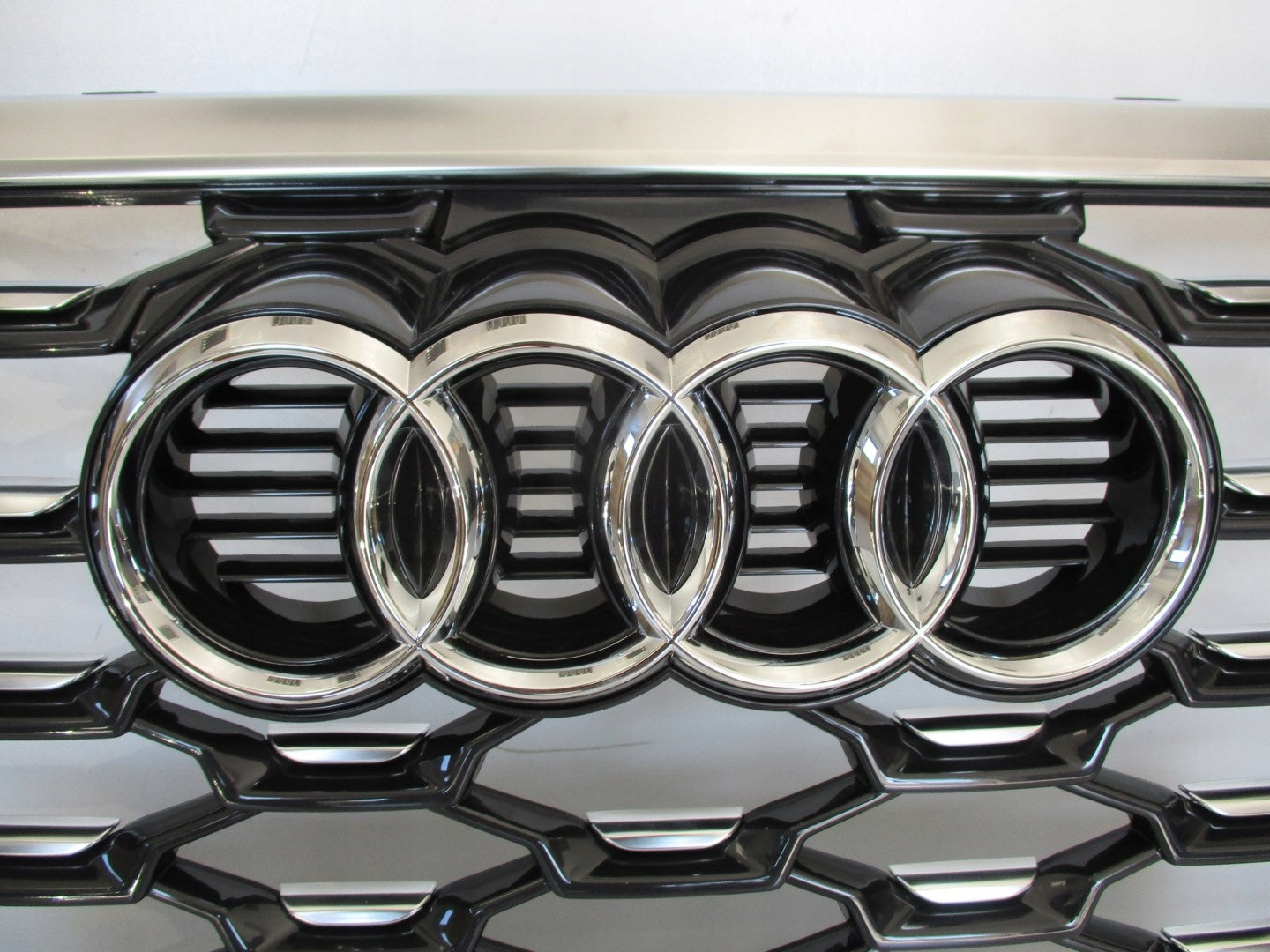 Kühlergrill Audi Q3 83A FRONTGRILL 83F853651A8 Kühlergitter