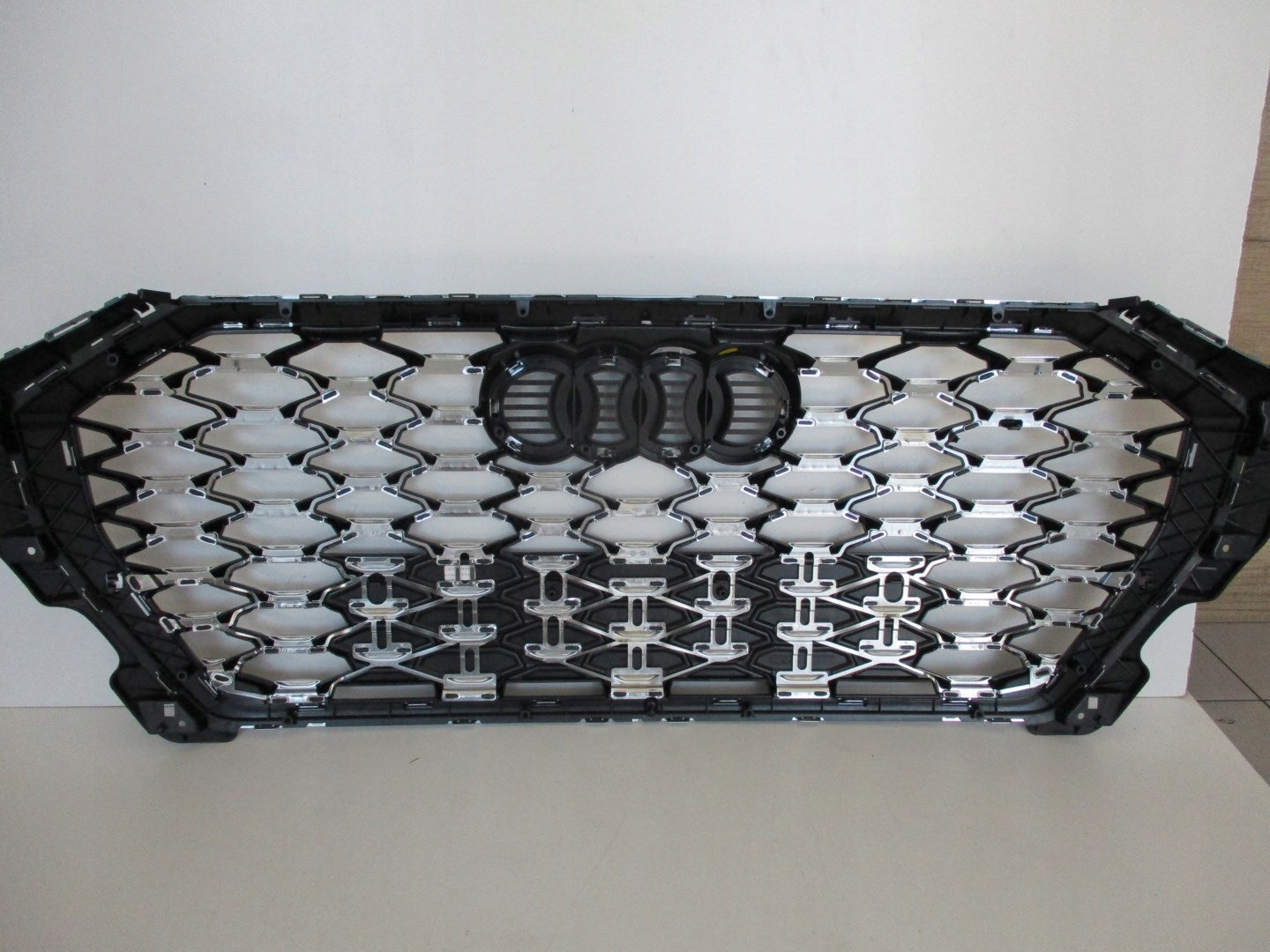 Kühlergrill Audi Q3 83A FRONTGRILL 83F853651A8 Kühlergitter