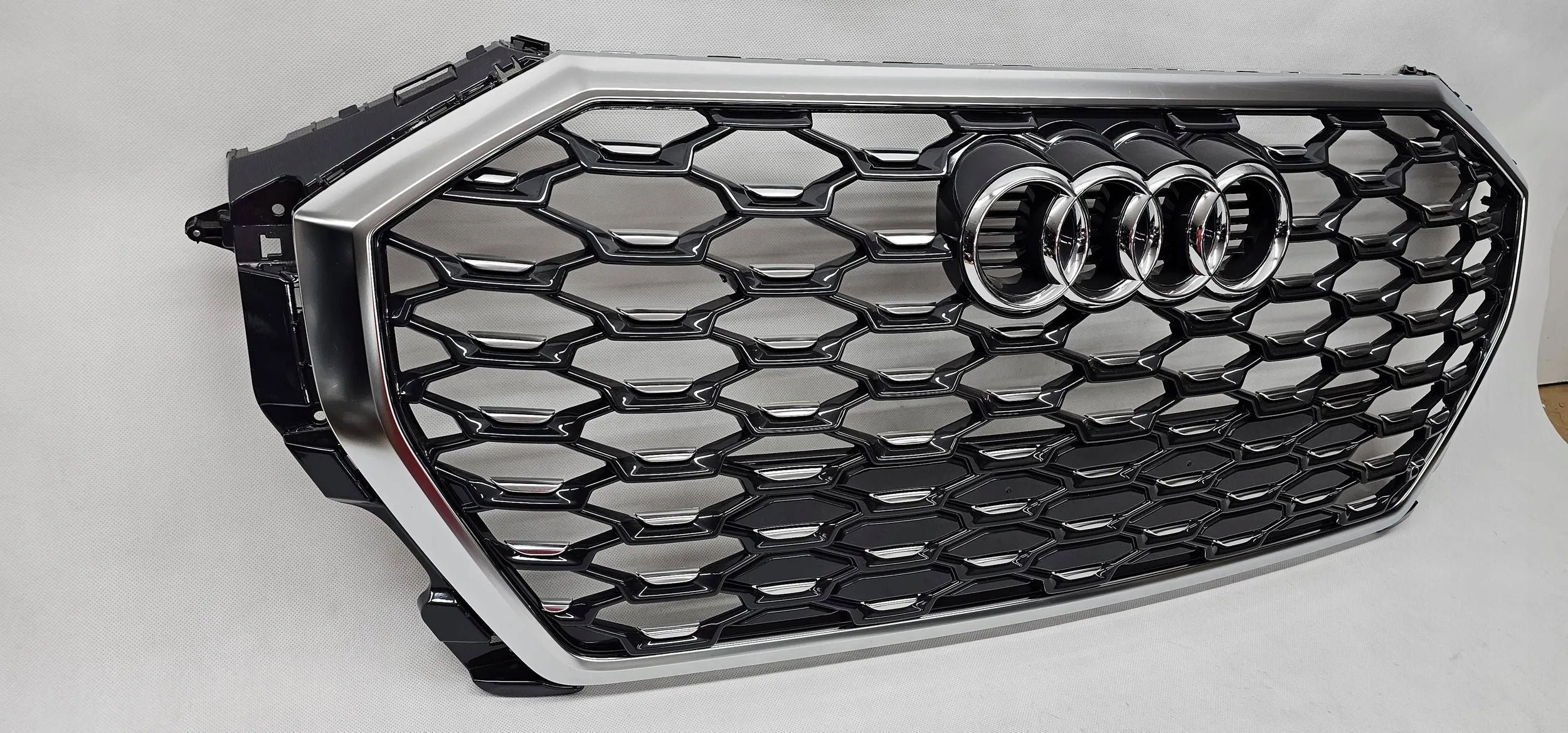 Kühlergrill Audi Q3 FRONTGRILL 83F853651A8 Kühlergitter