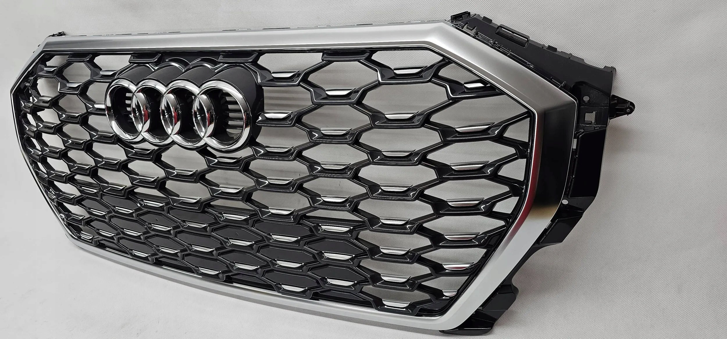 Kühlergrill Audi Q3 FRONTGRILL 83F853651A8 Kühlergitter