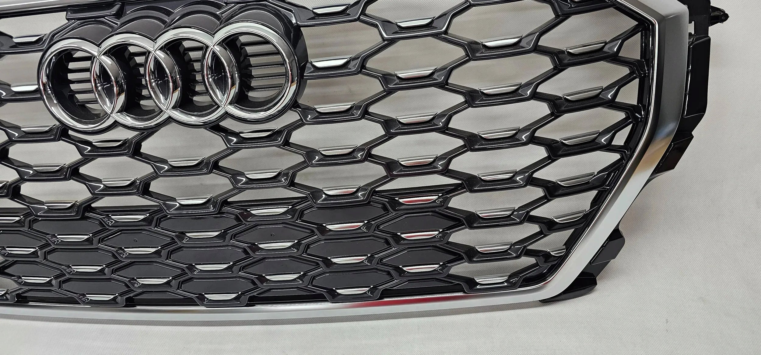 Kühlergrill Audi Q3 FRONTGRILL 83F853651A8 Kühlergitter