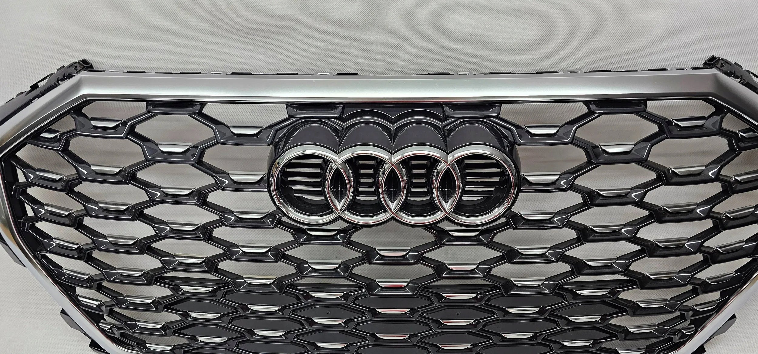 Kühlergrill Audi Q3 FRONTGRILL 83F853651A8 Kühlergitter