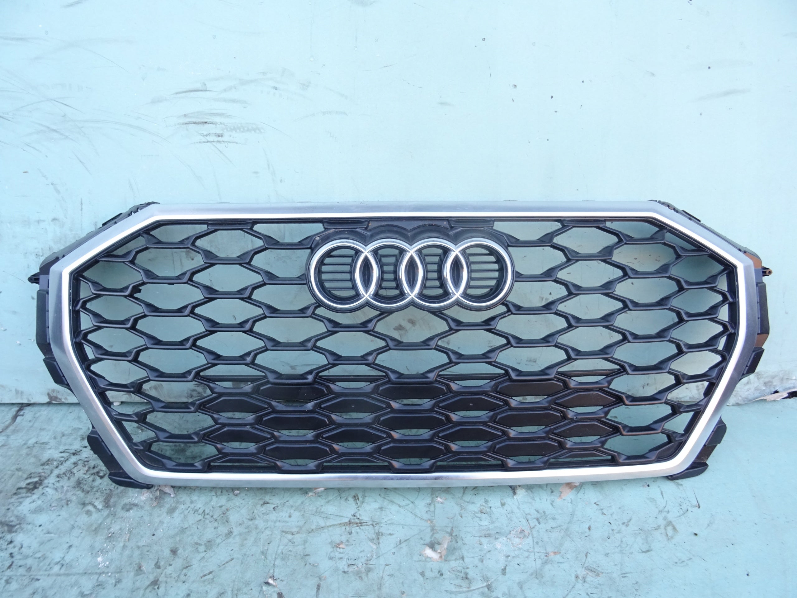 Kühlergrill Audi Q3 FRONTGRILL 83F853651A8 Kühlergitter