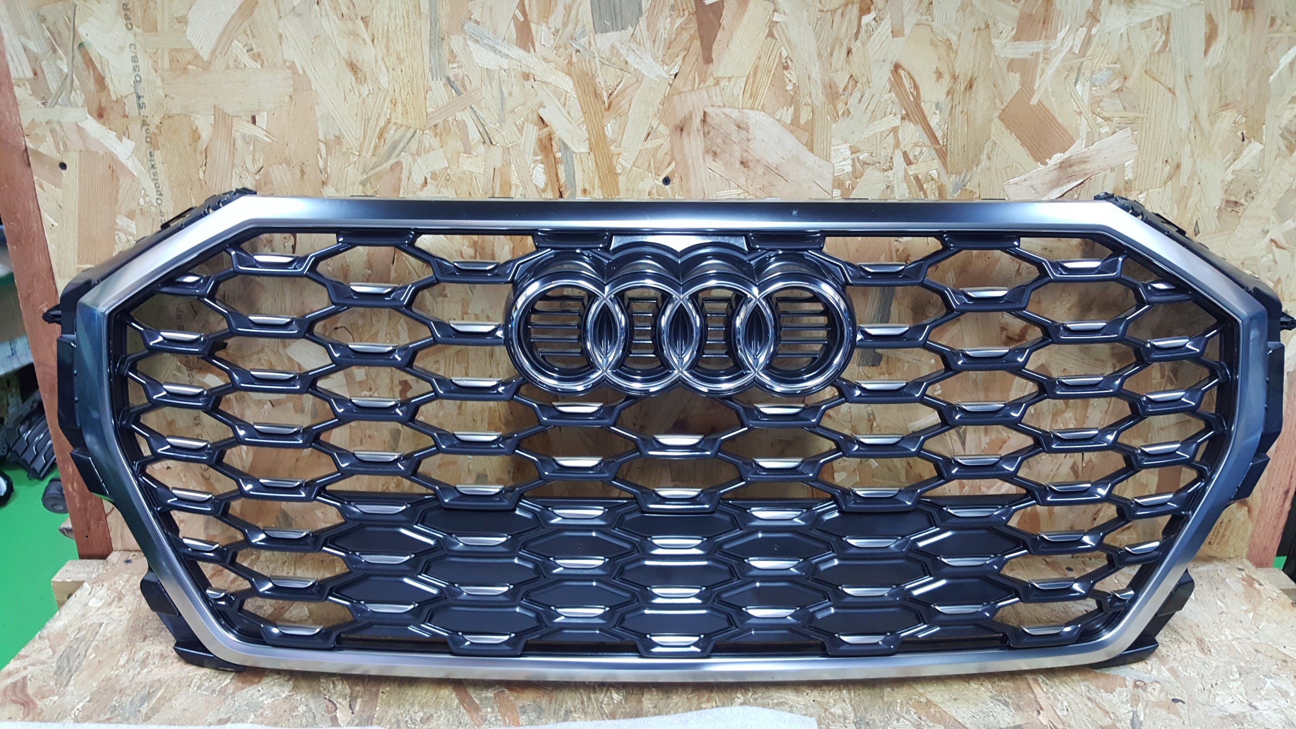 Kühlergrill Audi Q3 FRONTGRILL 83F853651 Kühlergitter