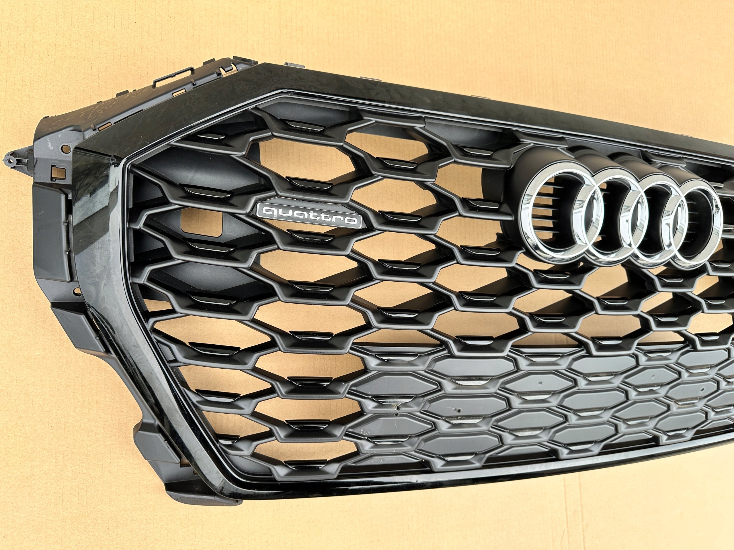 Kühlergrill Audi Q3 FRONTGRILL 83F853651C8 Kühlergitter