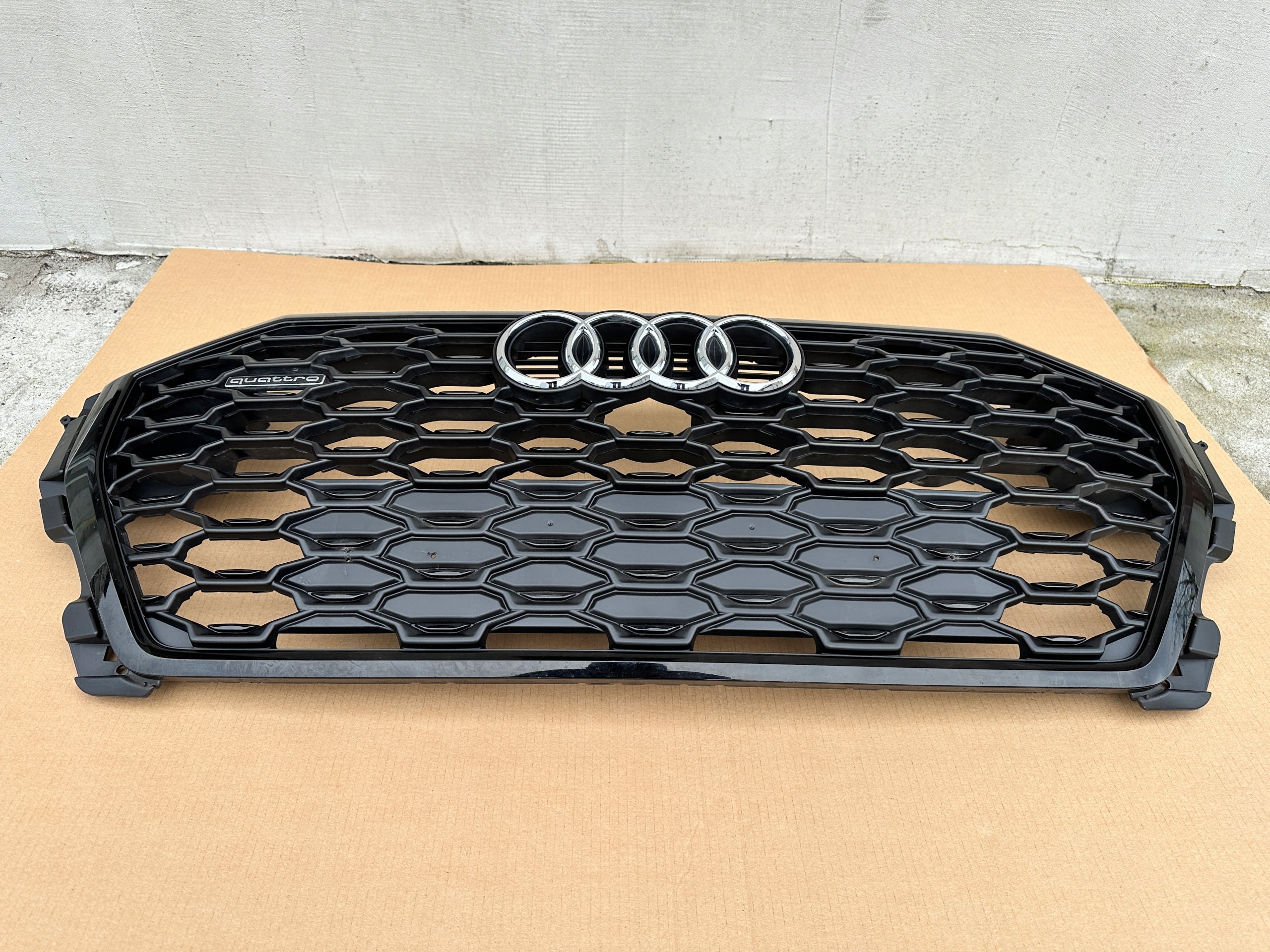 Kühlergrill Audi Q3 FRONTGRILL 83F853651C8 Kühlergitter