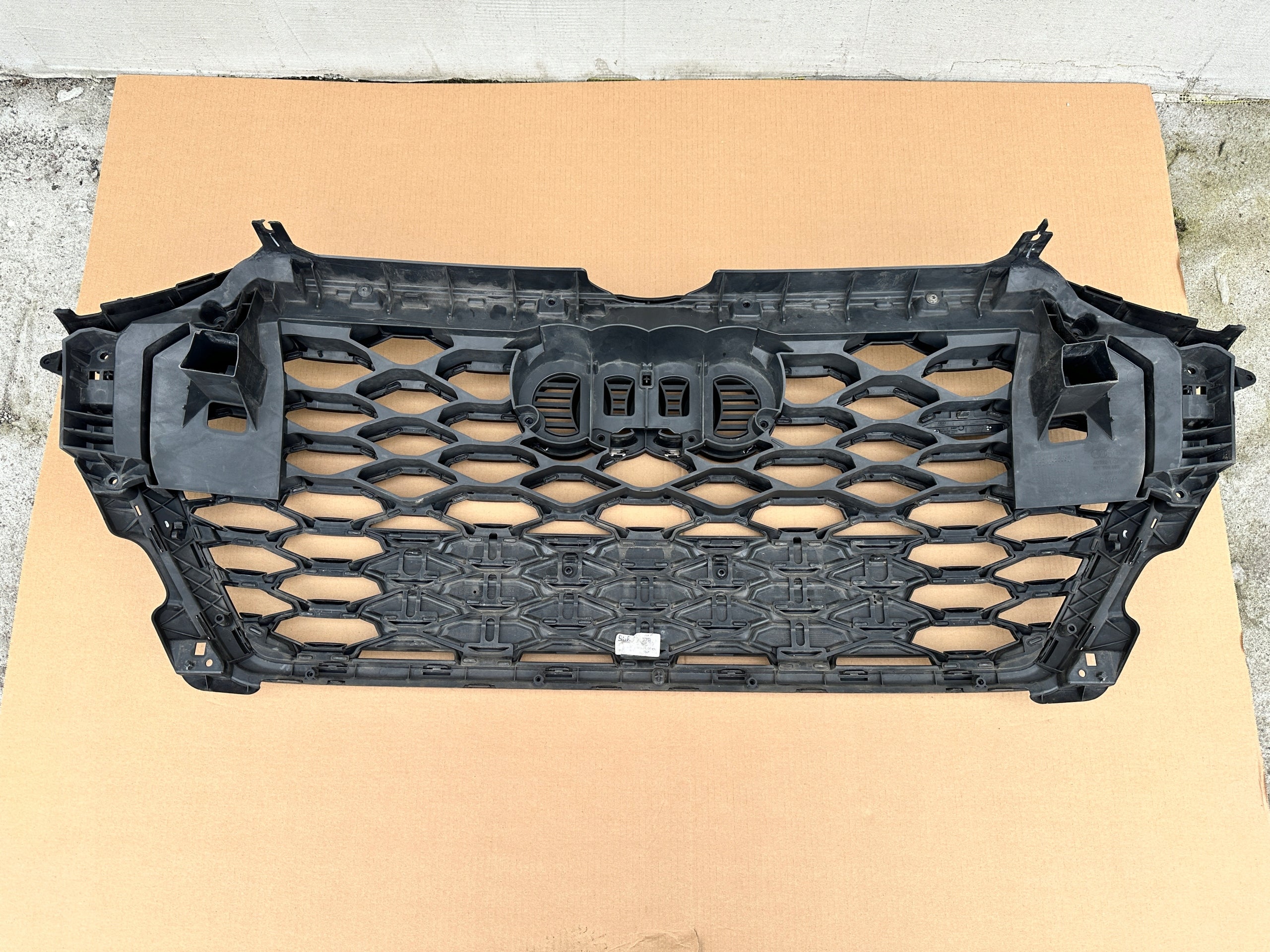 Kühlergrill Audi Q3 FRONTGRILL 83F853651C8 Kühlergitter