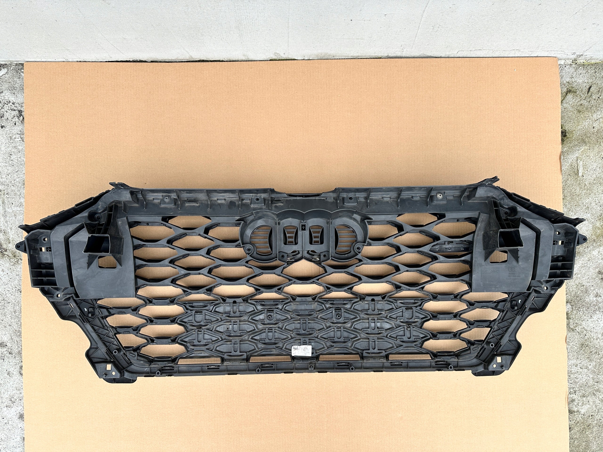 Kühlergrill Audi Q3 FRONTGRILL 83F853651C8 Kühlergitter