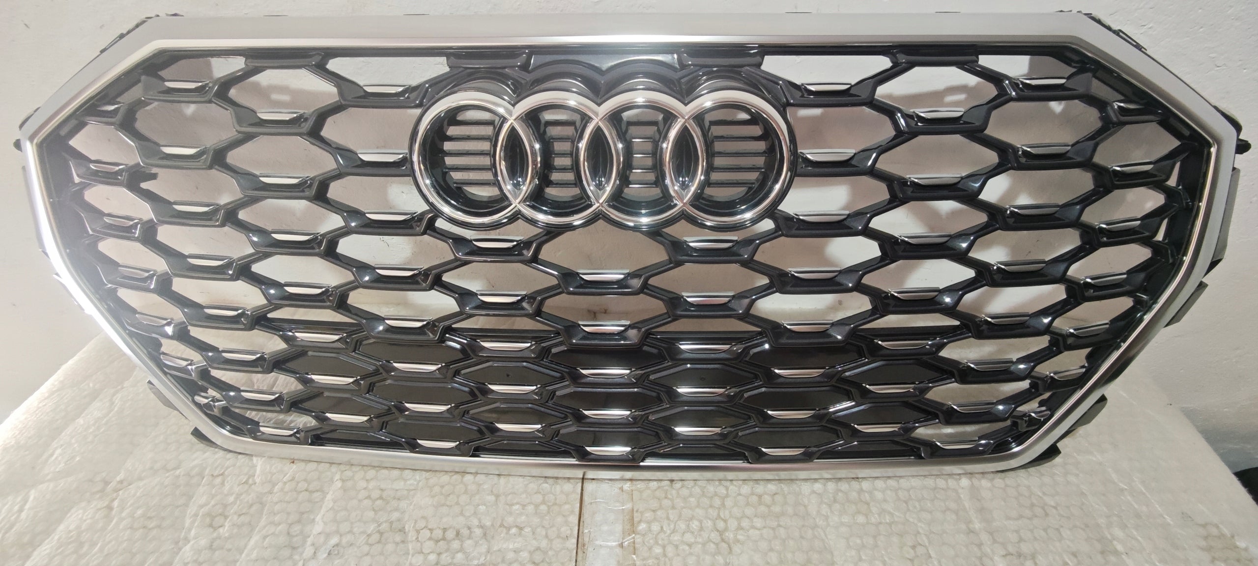 Kühlergrill Audi Q3 FRONTGRILL 83F853651B Kühlergitter