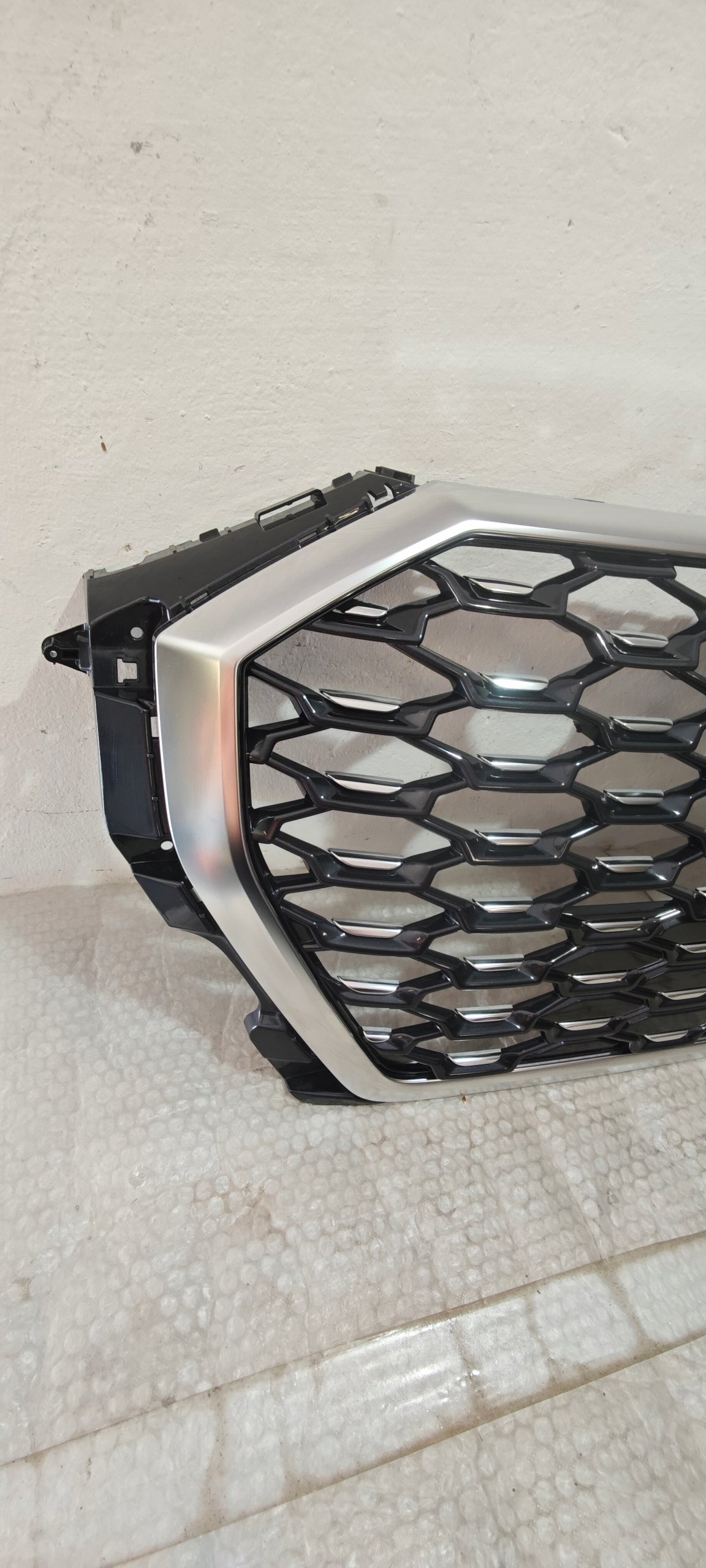 Kühlergrill Audi Q3 FRONTGRILL 83F853651B Kühlergitter