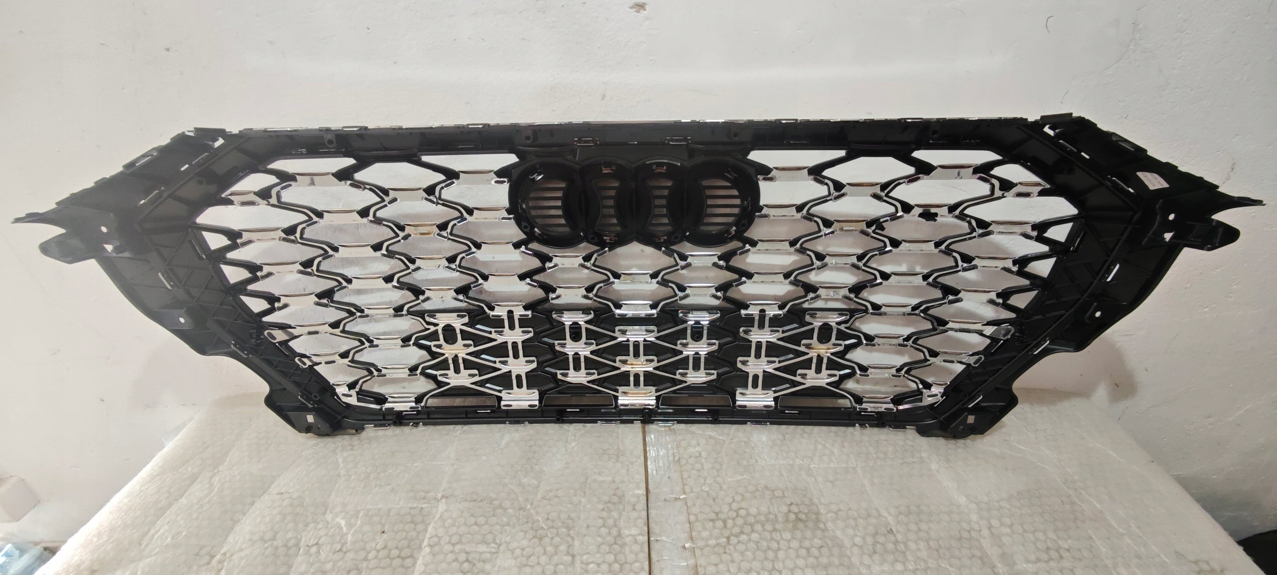 Kühlergrill Audi Q3 FRONTGRILL 83F853651B Kühlergitter