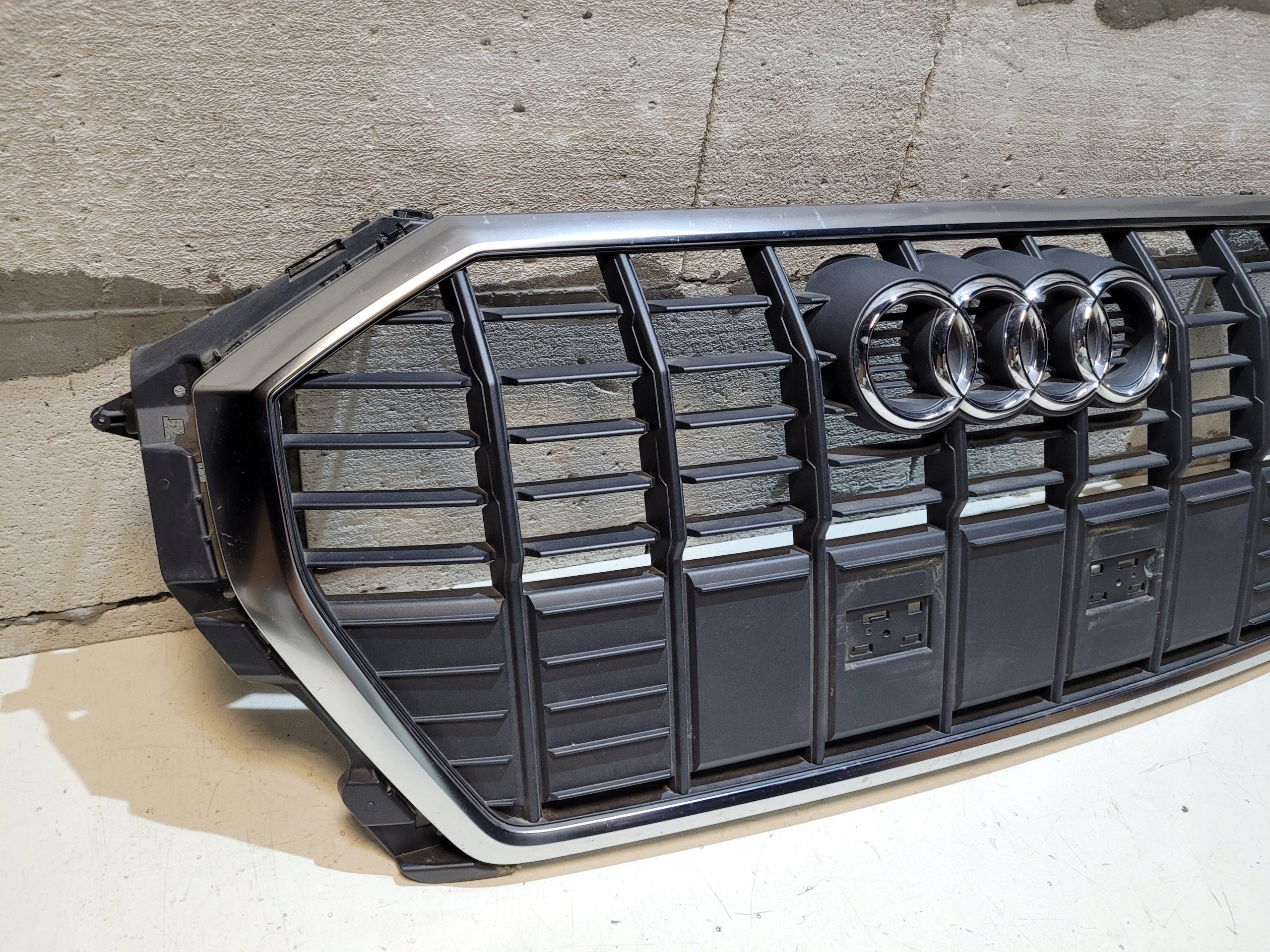 Kühlergrill Audi Q3 FRONTGRILL 83a85365183 Kühlergitter