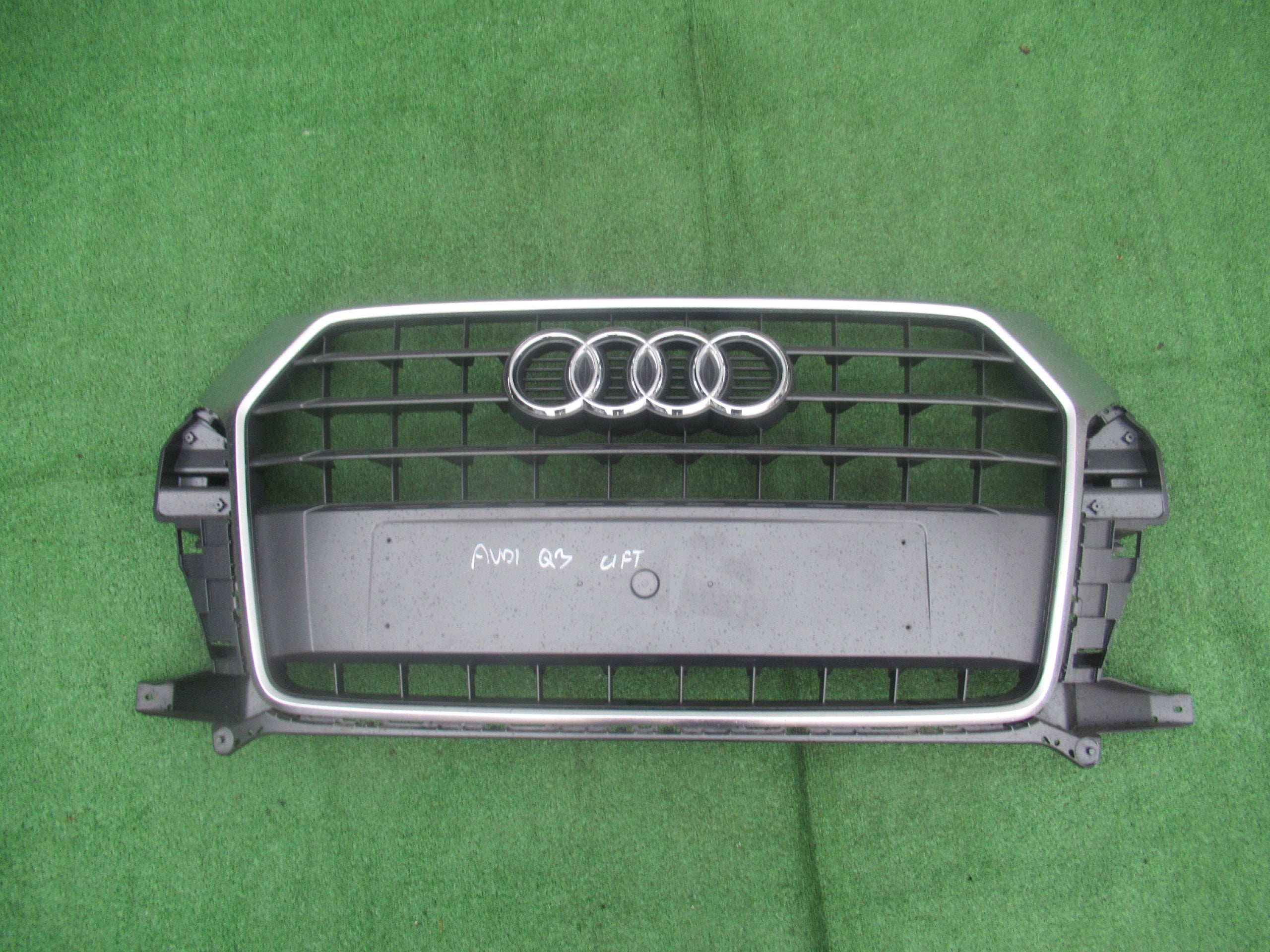 Kühlergrill Audi Q3 8U FRONTGRILL 8U0853653R Kühlergitter