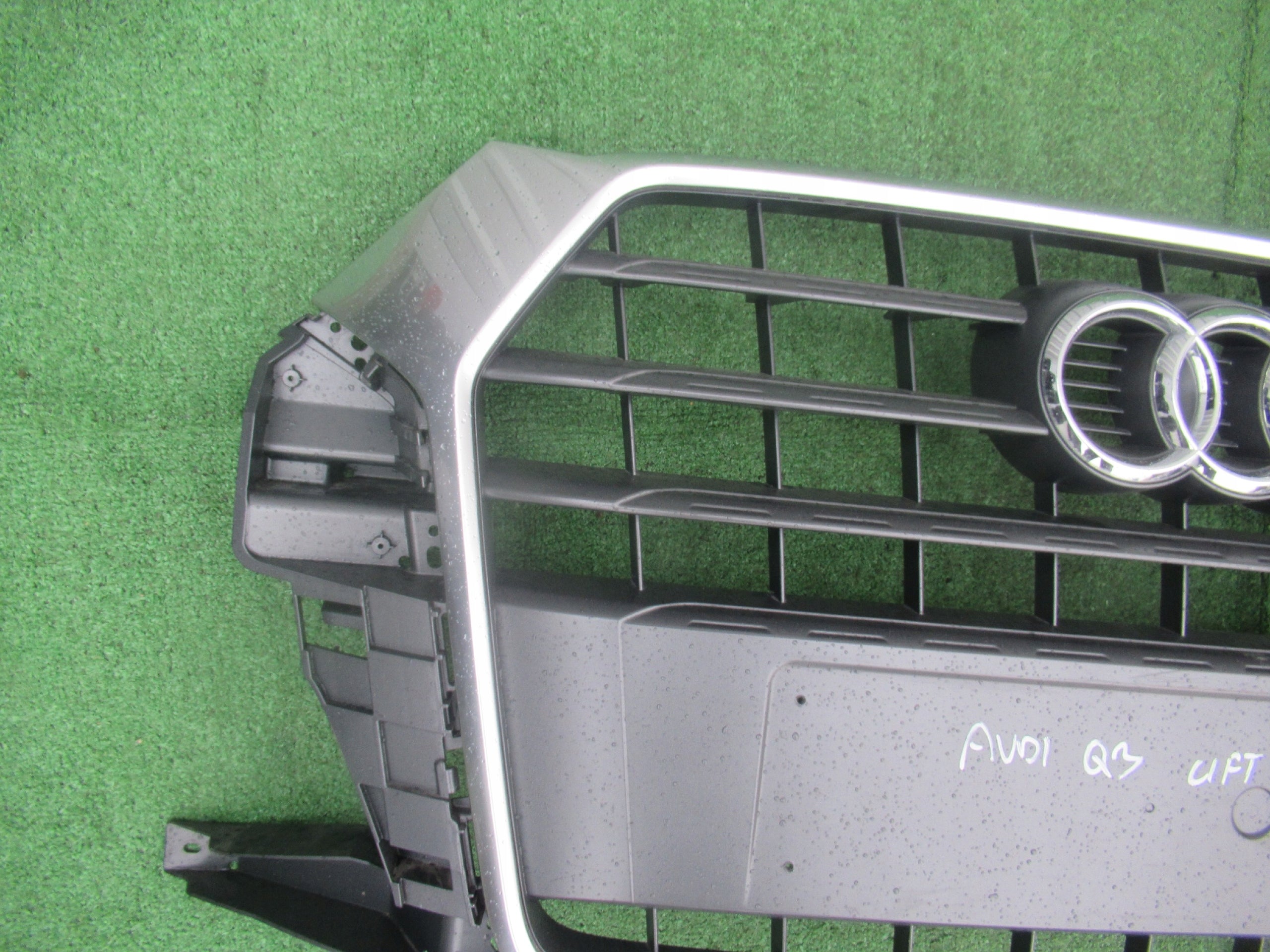 Kühlergrill Audi Q3 8U FRONTGRILL 8U0853653R Kühlergitter