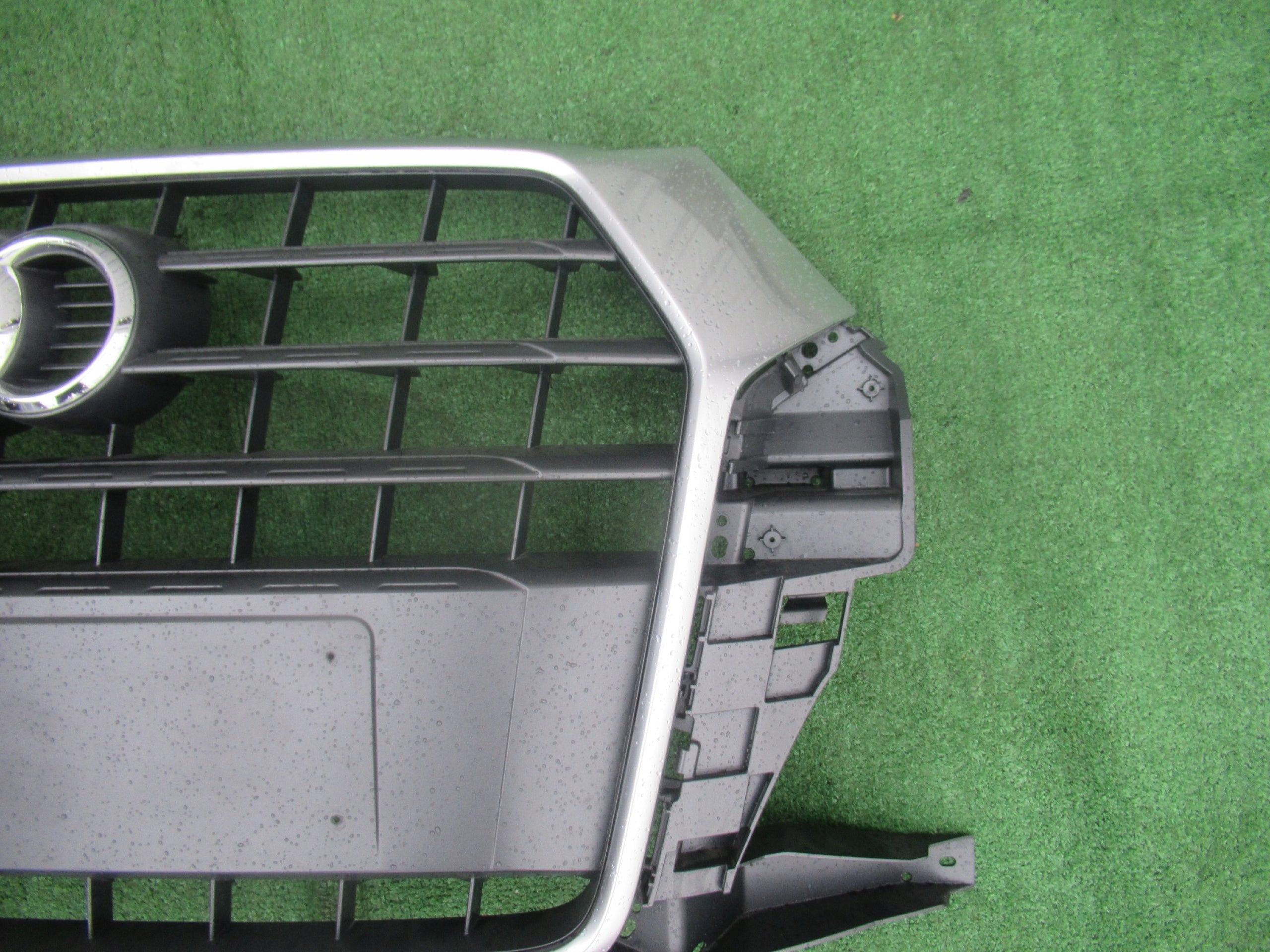 Kühlergrill Audi Q3 8U FRONTGRILL 8U0853653R Kühlergitter