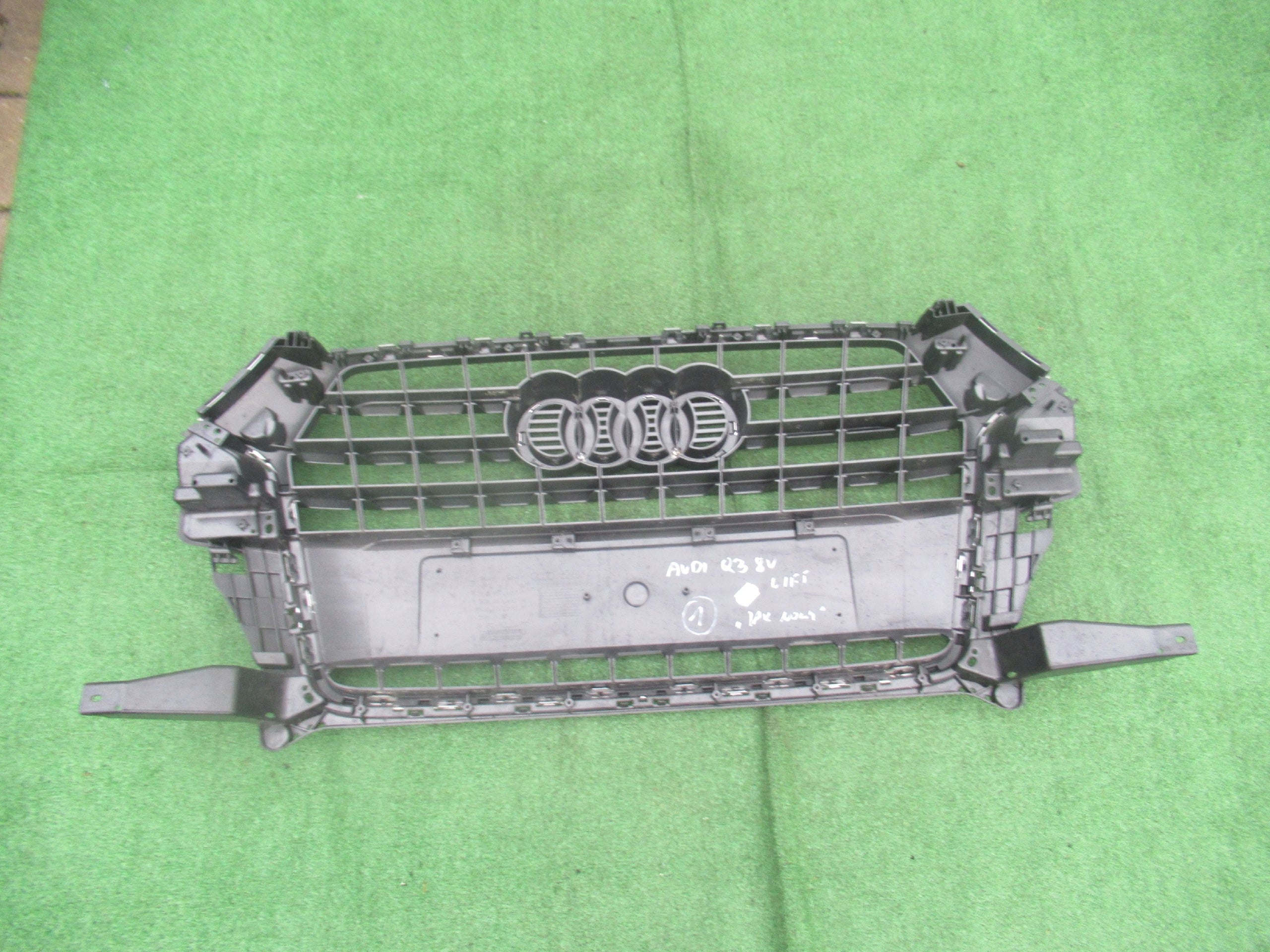 Kühlergrill Audi Q3 8U FRONTGRILL 8U0853653R Kühlergitter