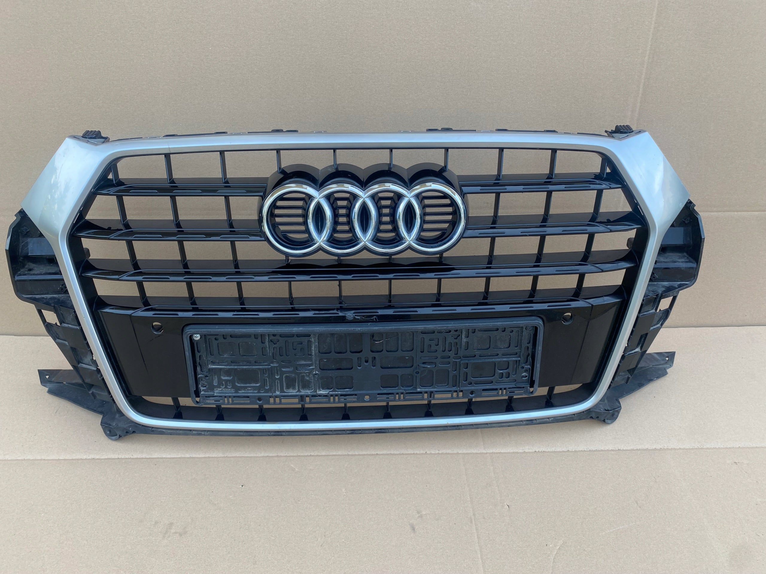  Kühlergrill Audi Q3 FRONTGRILL 8U0853653M8 Kühlergitter product image