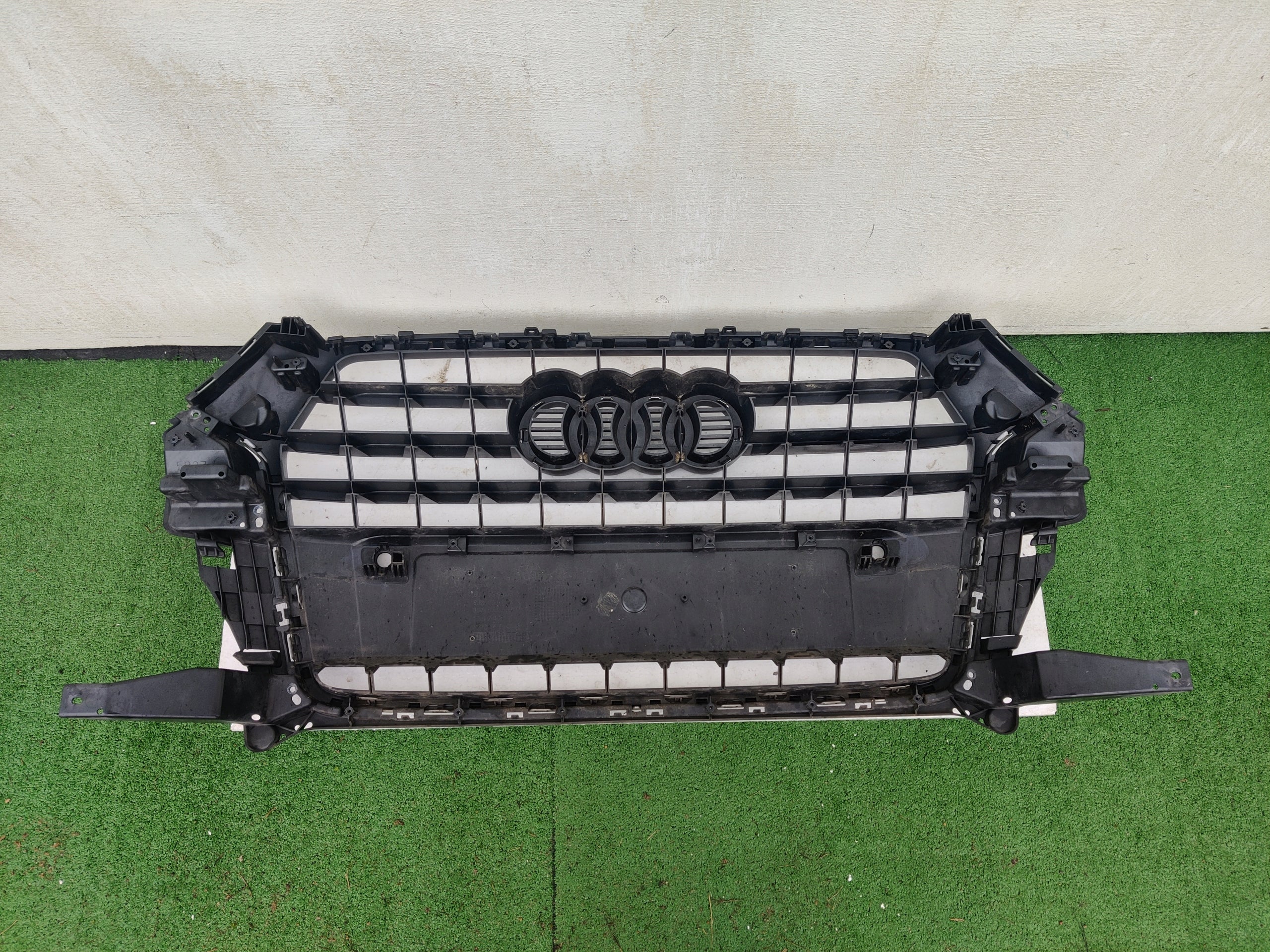 Kühlergrill Audi Q3 FRONTGRILL 8U0853653Ma Kühlergitter