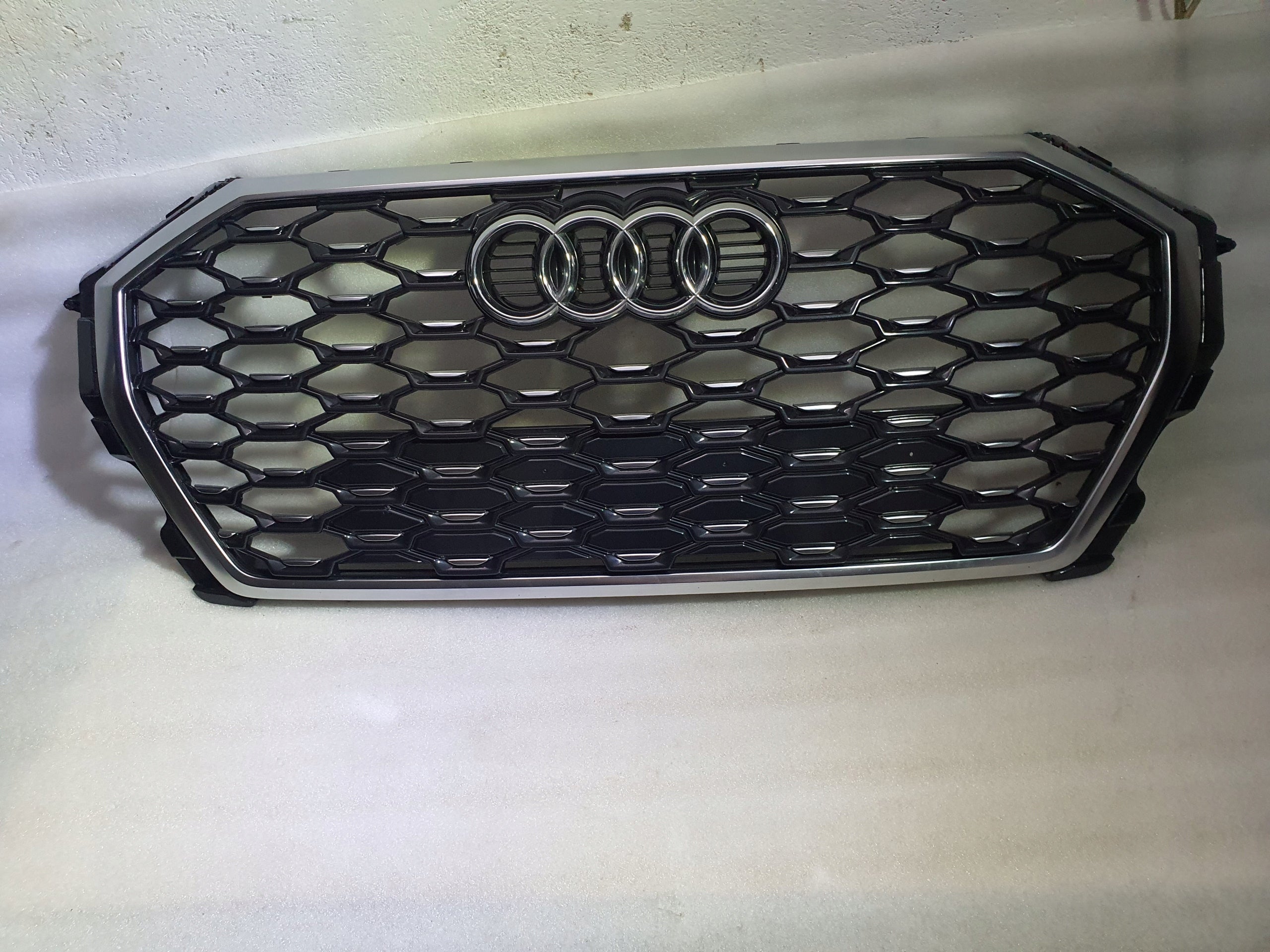  Radiator grille Audi Q3 83A FRONT GRILL 83F853651 Radiator grille  product image