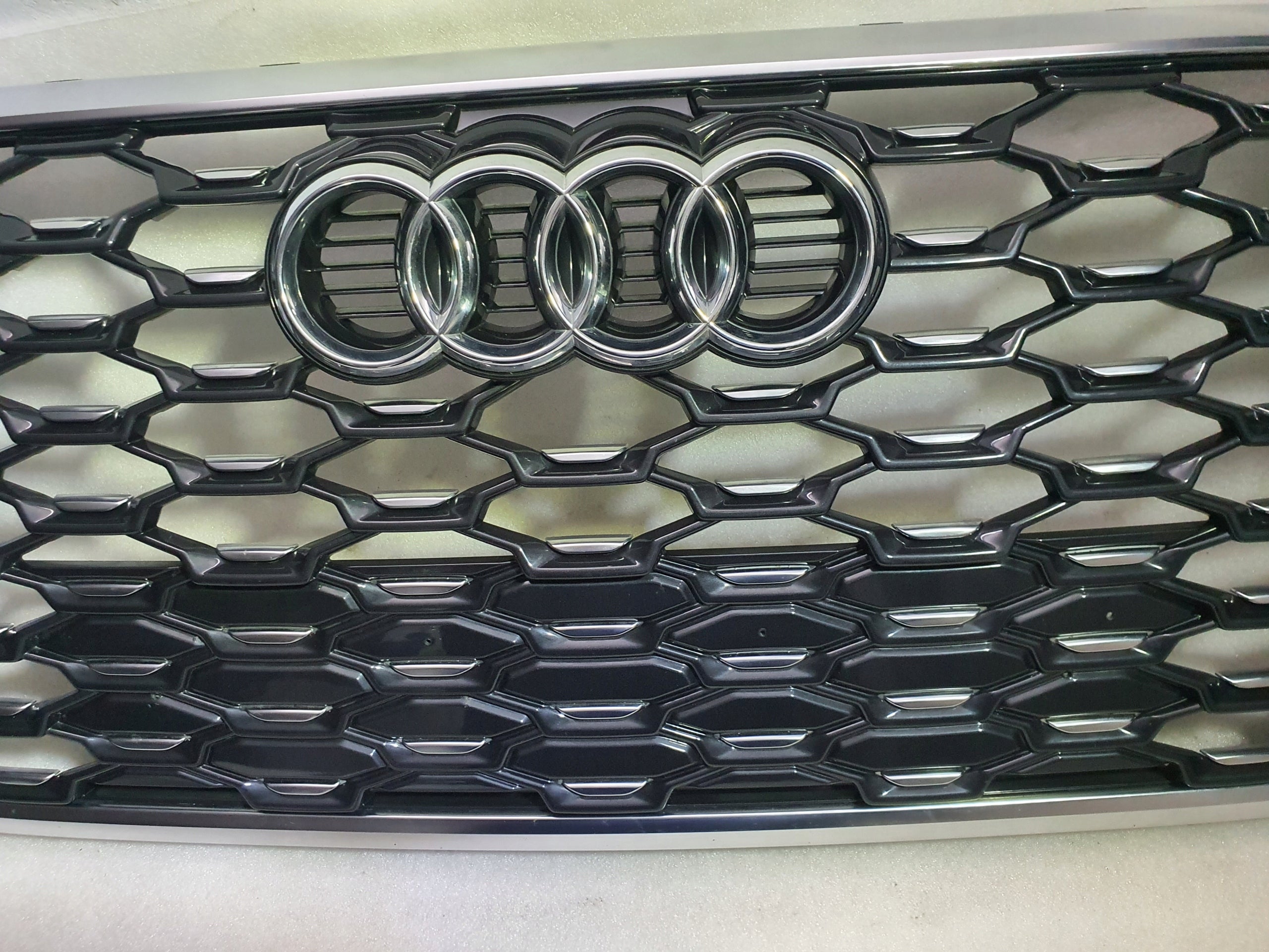 Kühlergrill Audi Q3 83A FRONTGRILL 83F853651 Kühlergitter