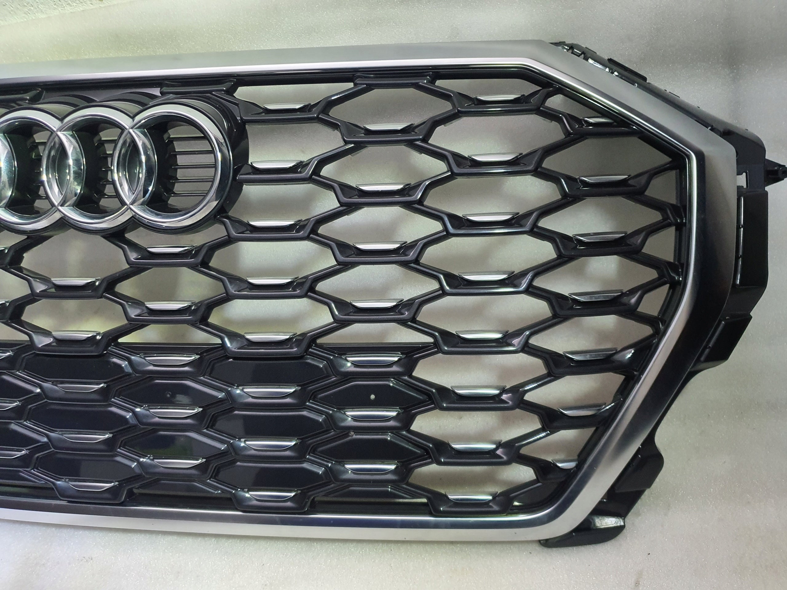 Kühlergrill Audi Q3 83A FRONTGRILL 83F853651 Kühlergitter