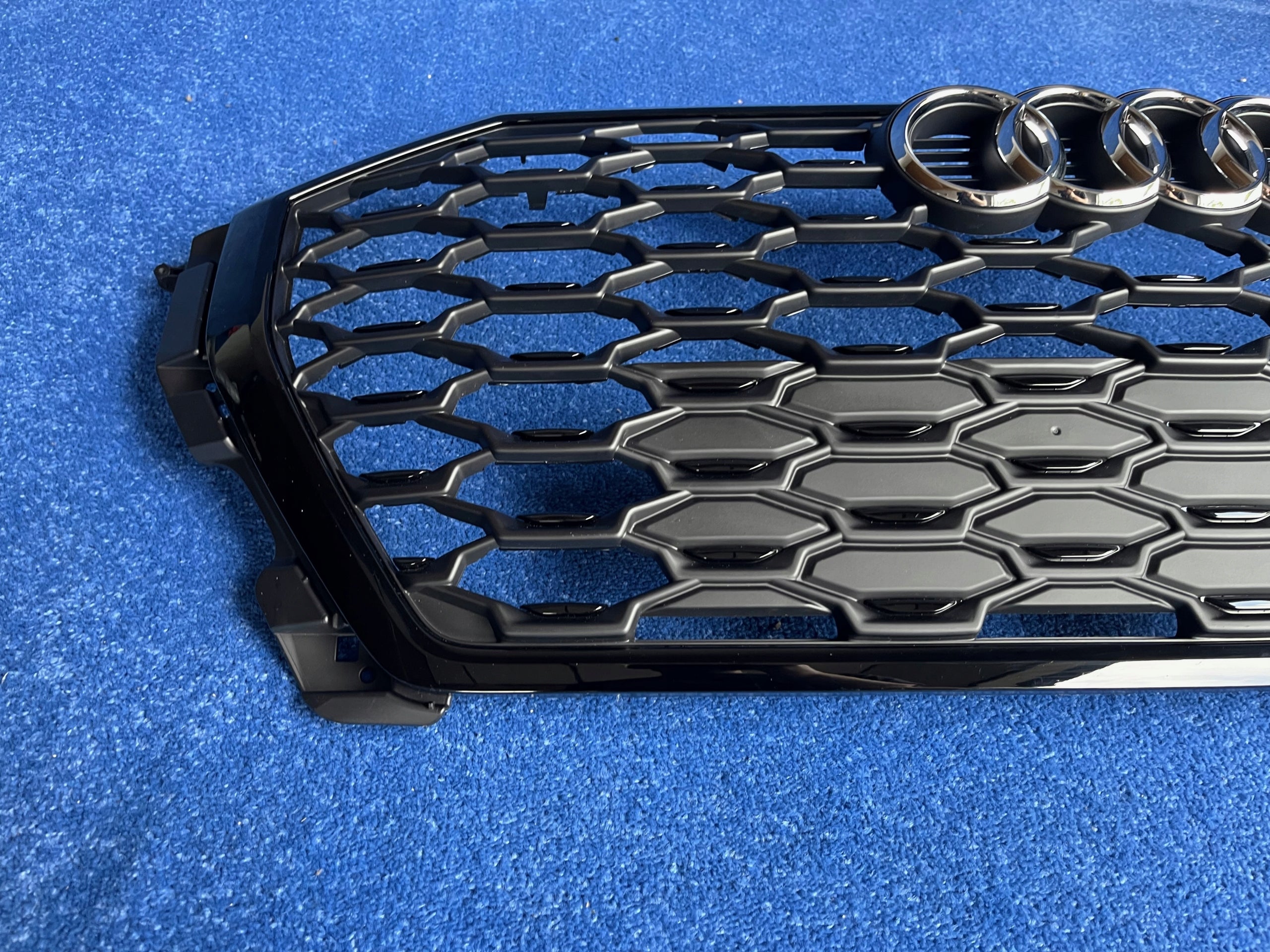 Kühlergrill Audi Q3 FRONTGRILL 83F853651B Kühlergitter