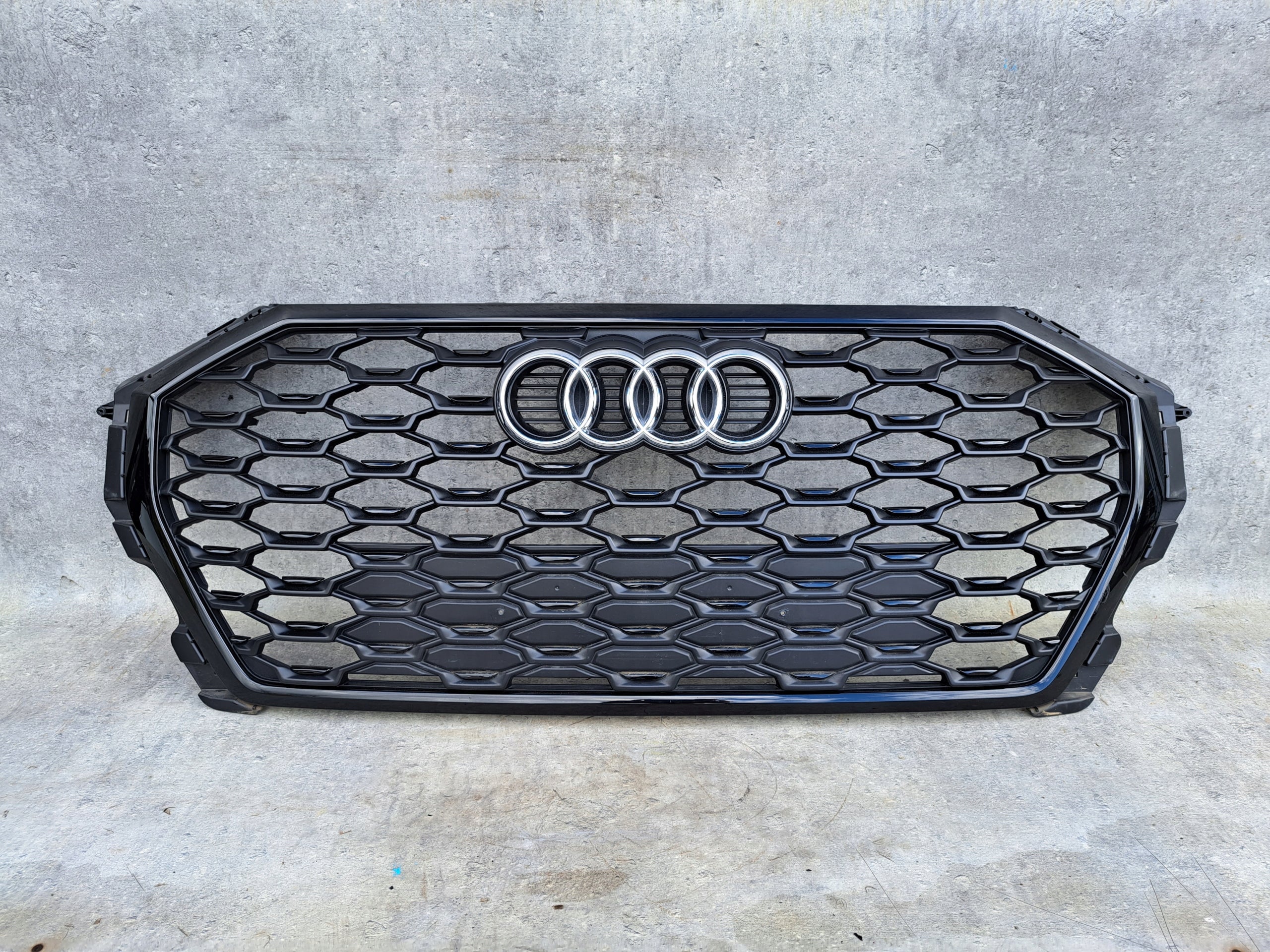  Radiator grille Audi Q3 FRONTGRILL 83f853651 Radiator grille  product image