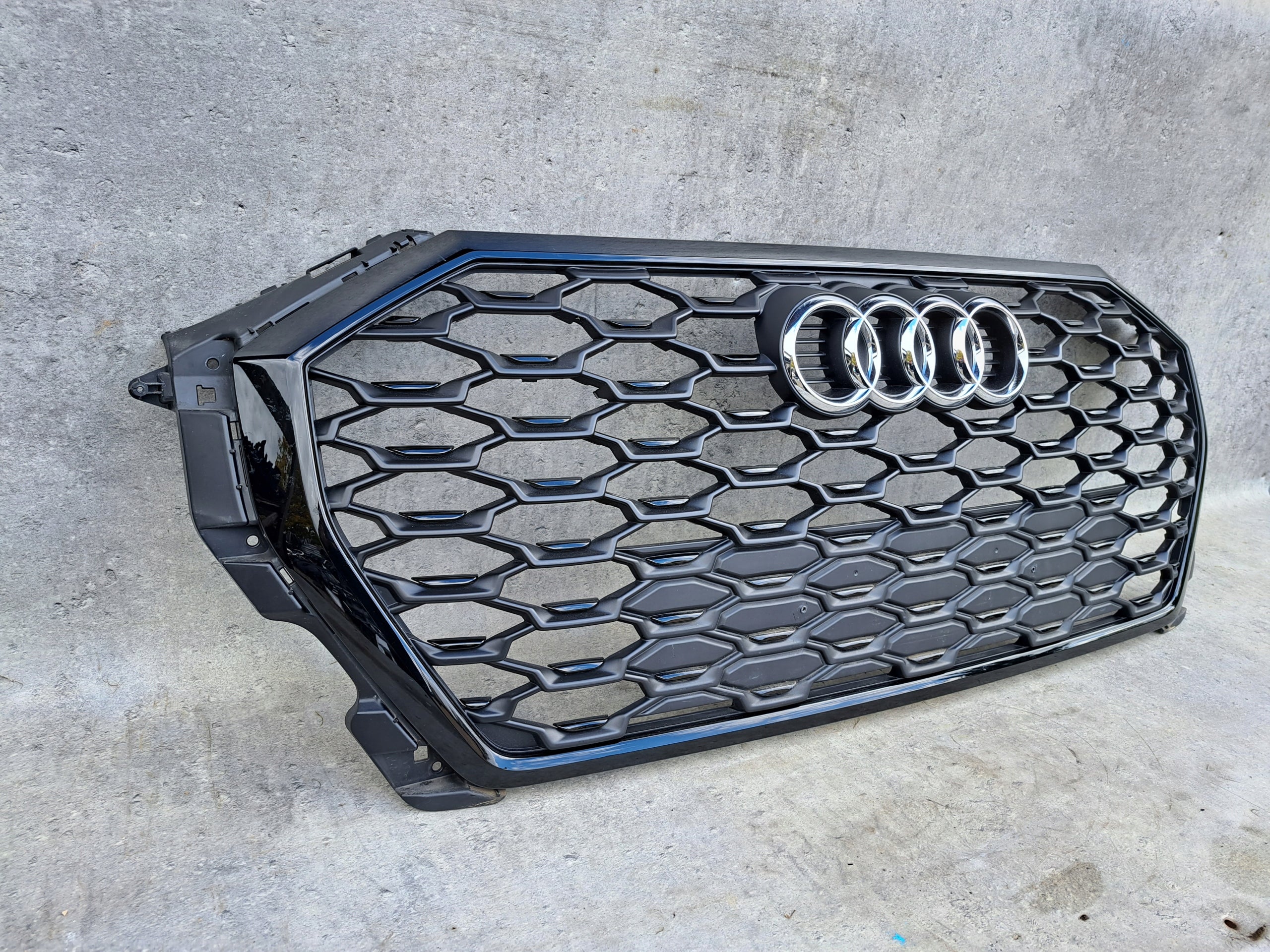 Kühlergrill Audi Q3 FRONTGRILL 83f853651 Kühlergitter