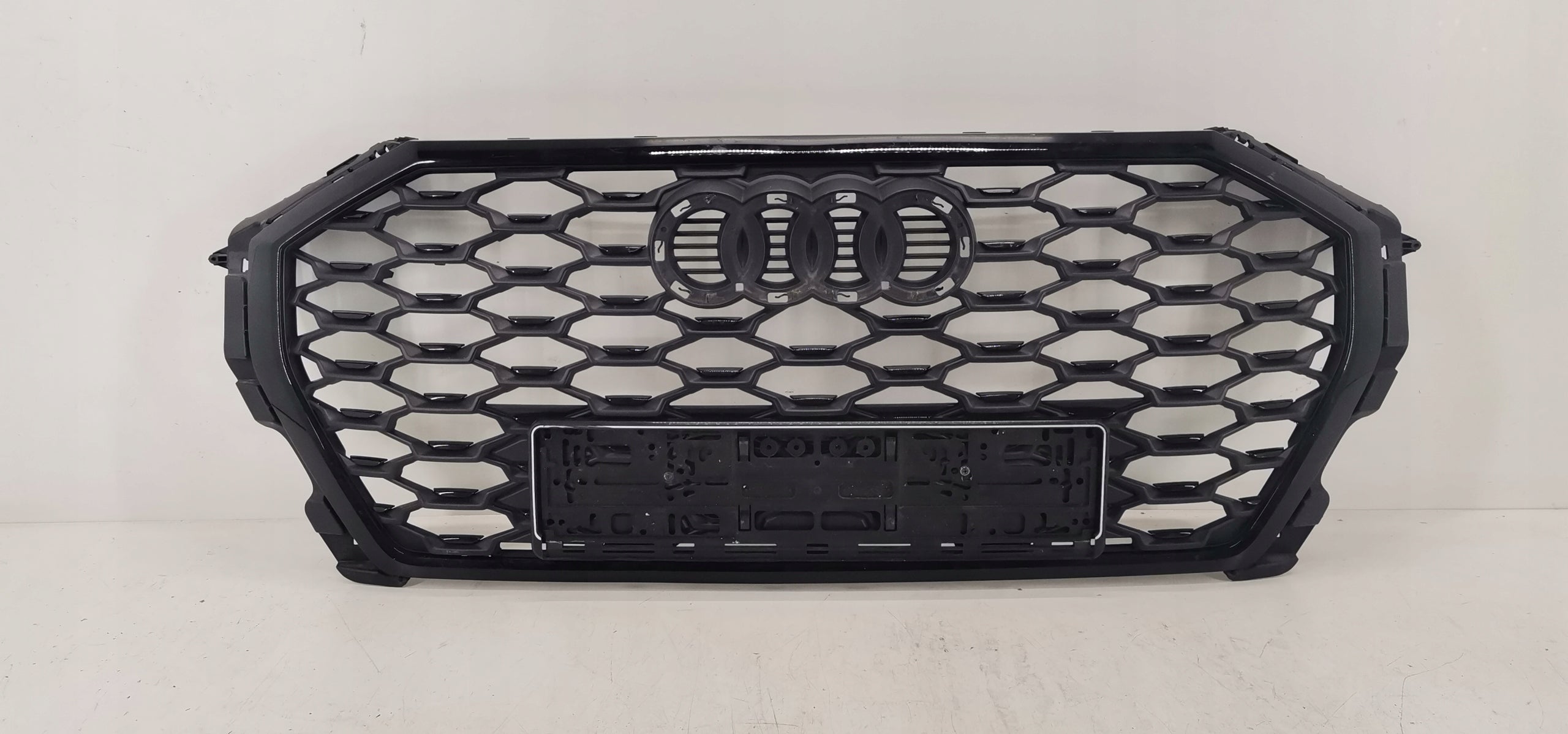  Radiator grille Audi Q3 FRONT GRILL 83F853651AB Radiator grille  product image