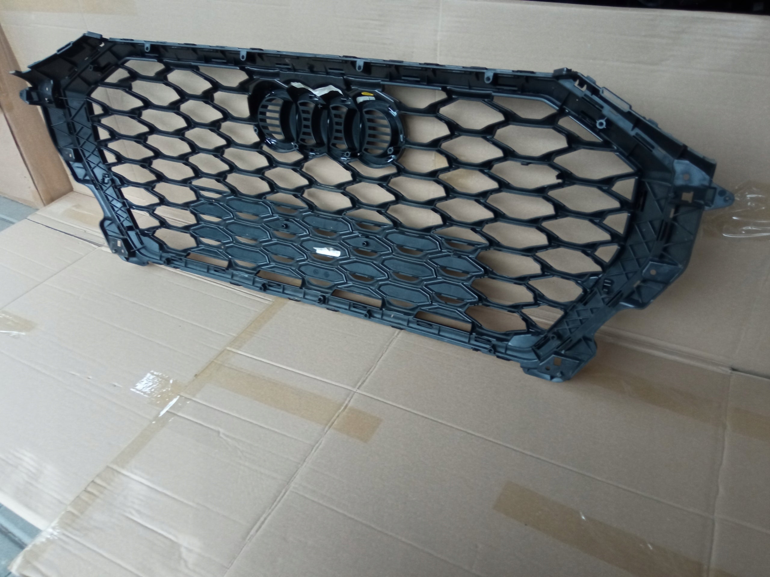 Kühlergrill Audi Q3 FRONTGRILL 83F85365183 Kühlergitter