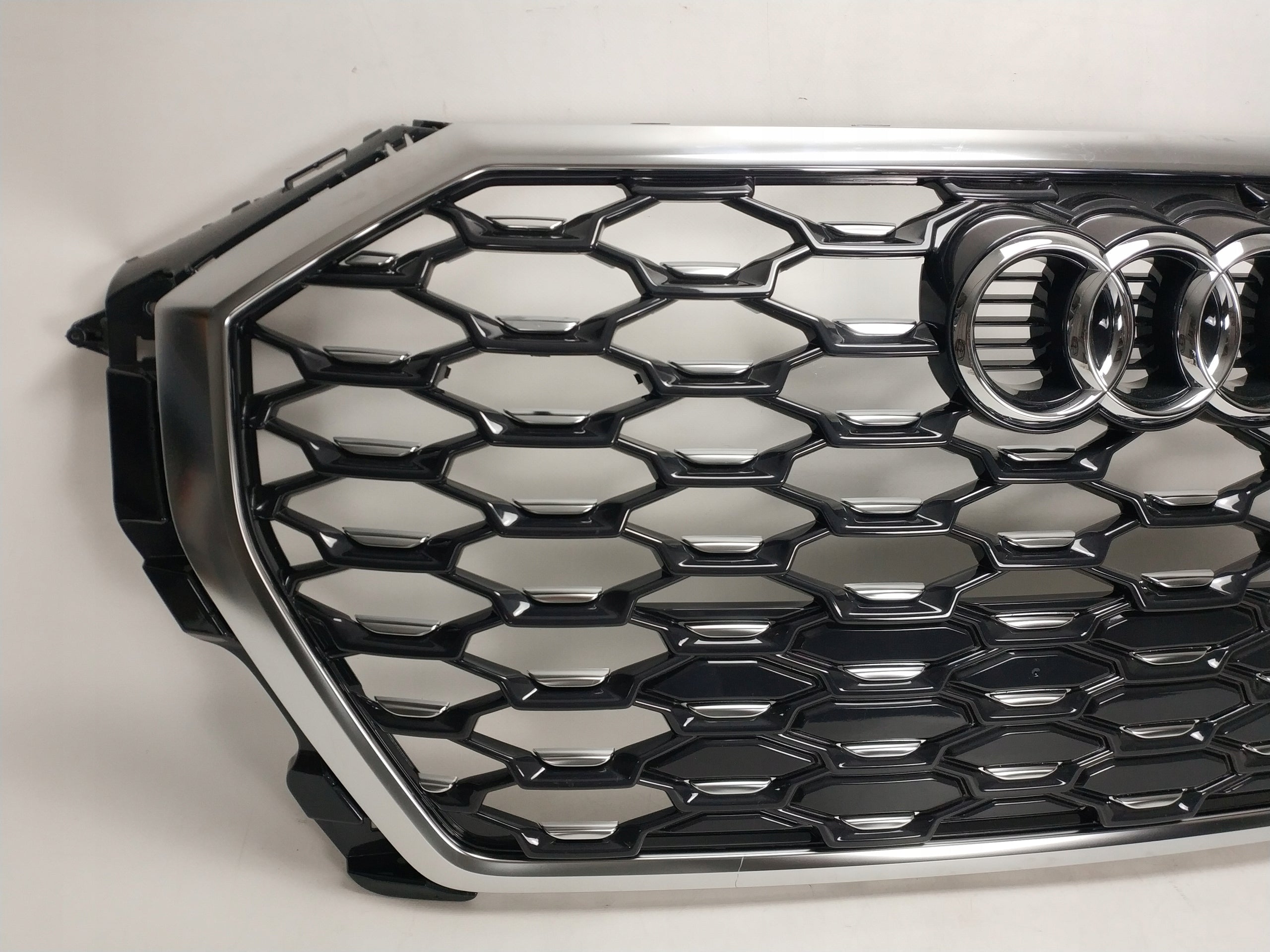 Kühlergrill Audi Q3 FRONTGRILL 83F85365183 Kühlergitter