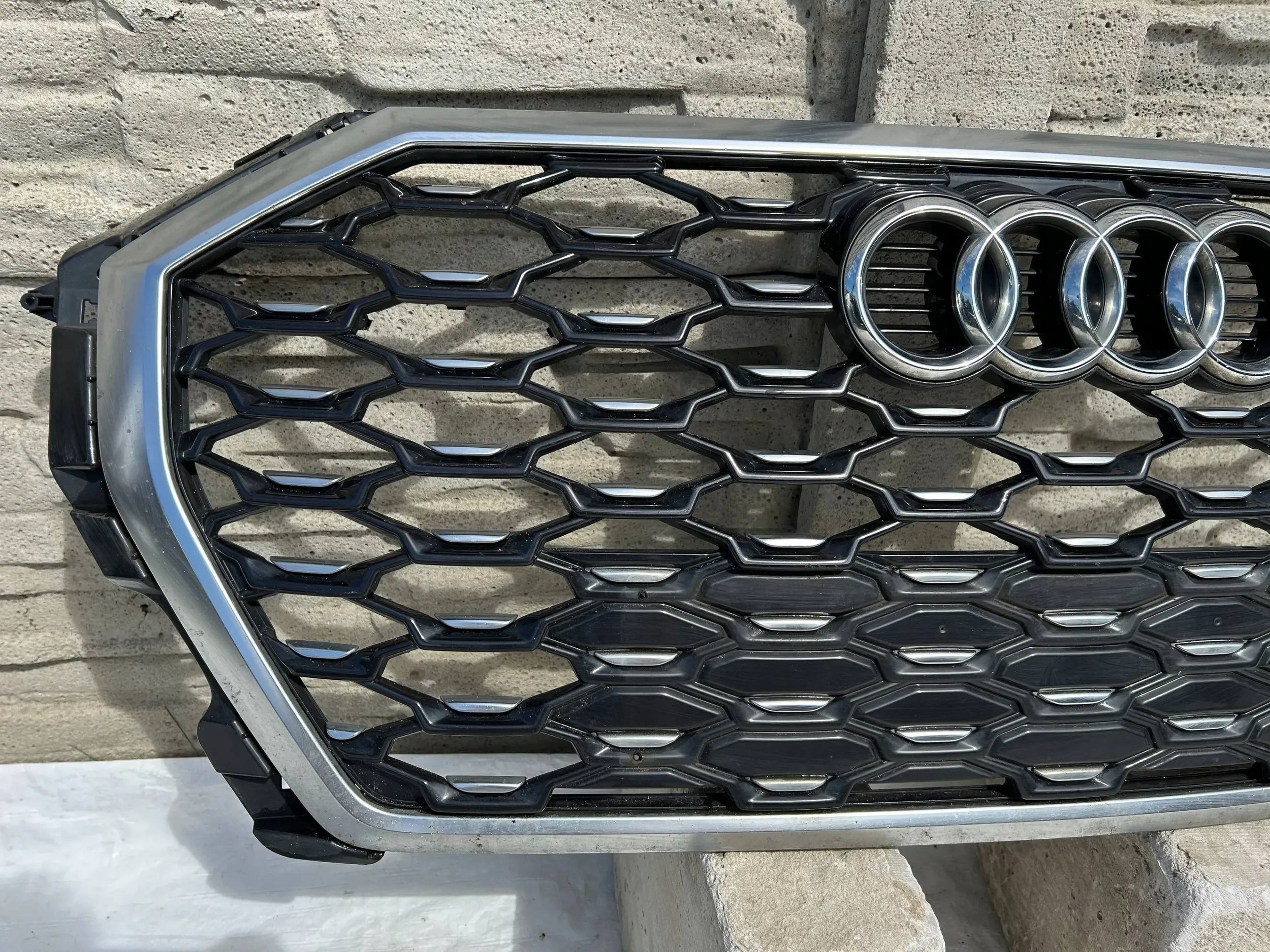 Kühlergrill Audi Q3 FRONTGRILL 83F853651 Kühlergitter