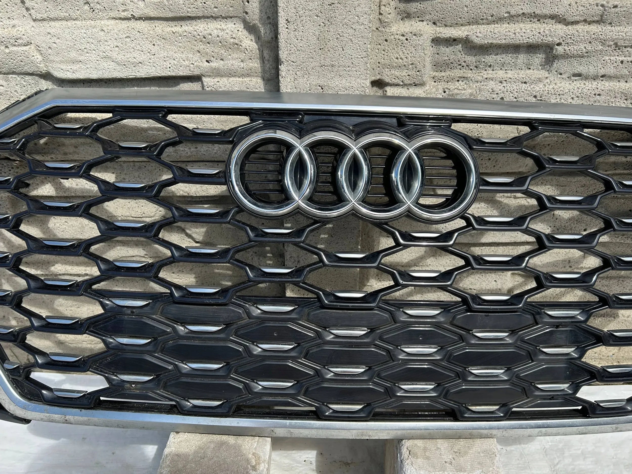 Kühlergrill Audi Q3 FRONTGRILL 83F853651 Kühlergitter