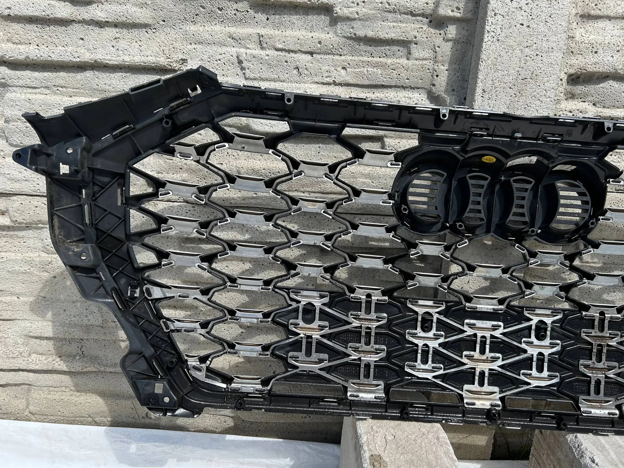 Kühlergrill Audi Q3 FRONTGRILL 83F853651 Kühlergitter