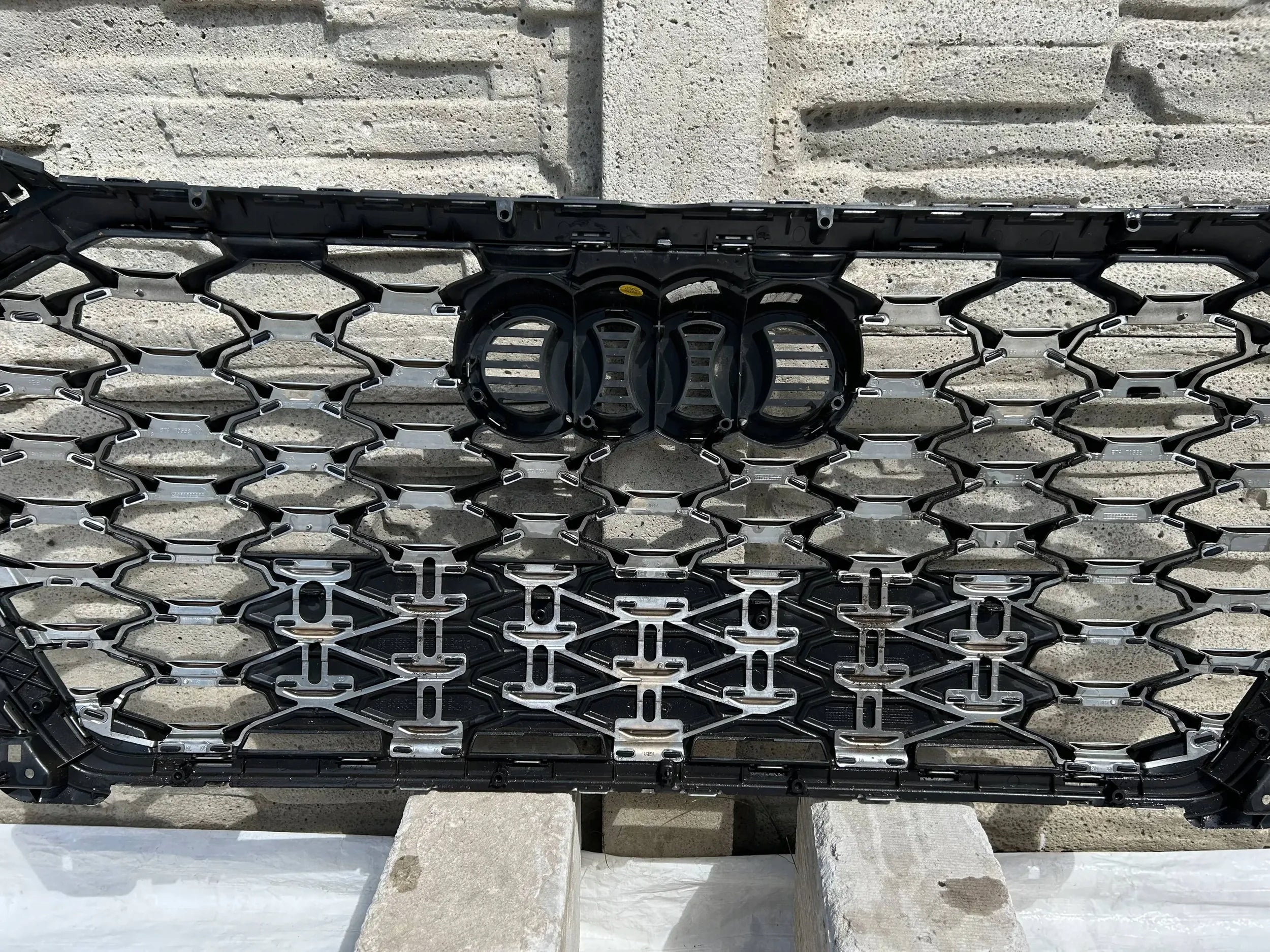 Kühlergrill Audi Q3 FRONTGRILL 83F853651 Kühlergitter