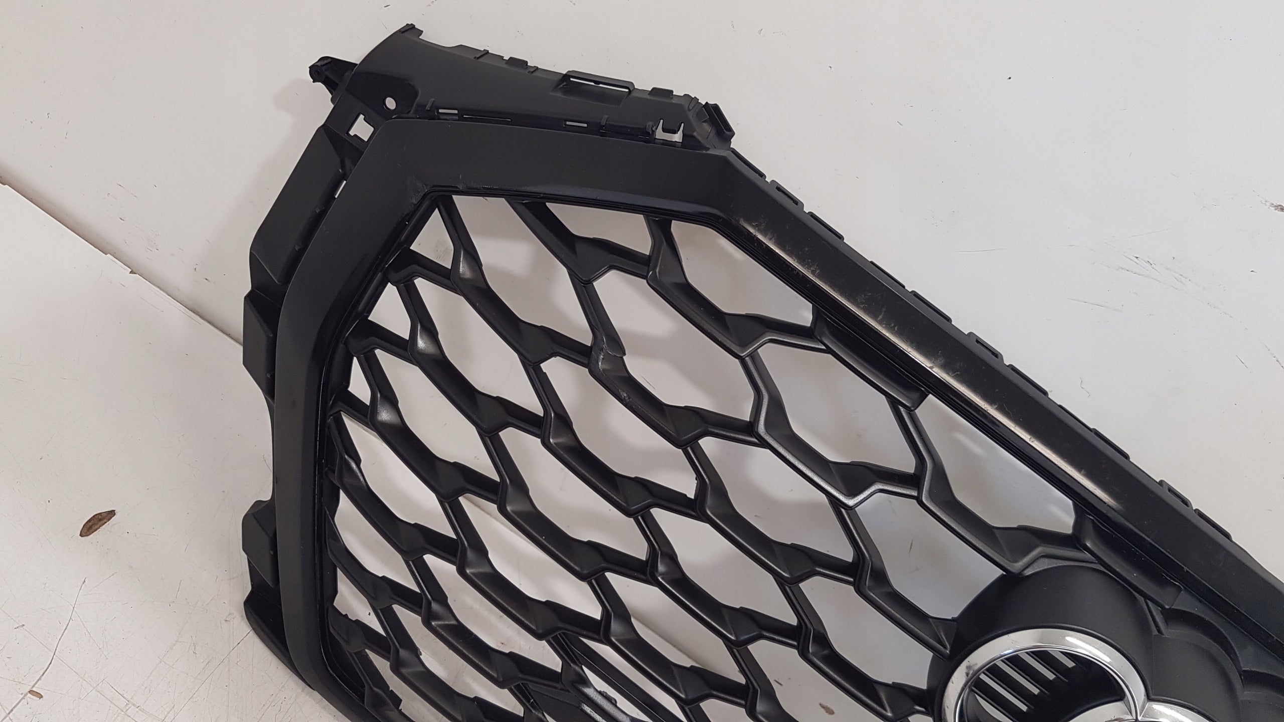 Kühlergrill Audi Q3 FRONTGRILL 83F85365183 Kühlergitter