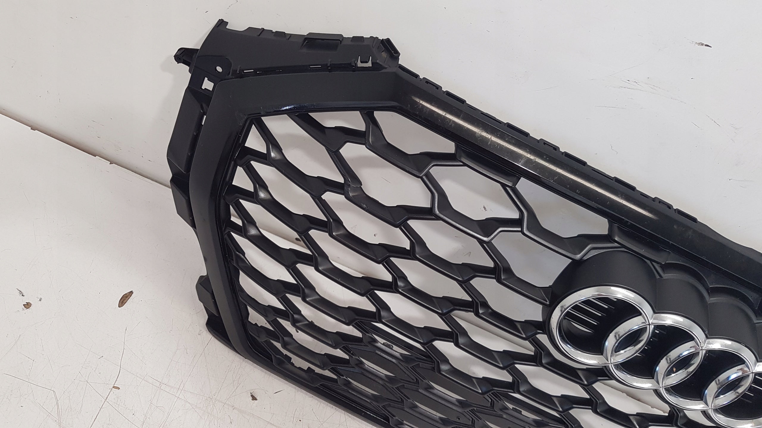 Kühlergrill Audi Q3 FRONTGRILL 83F85365183 Kühlergitter