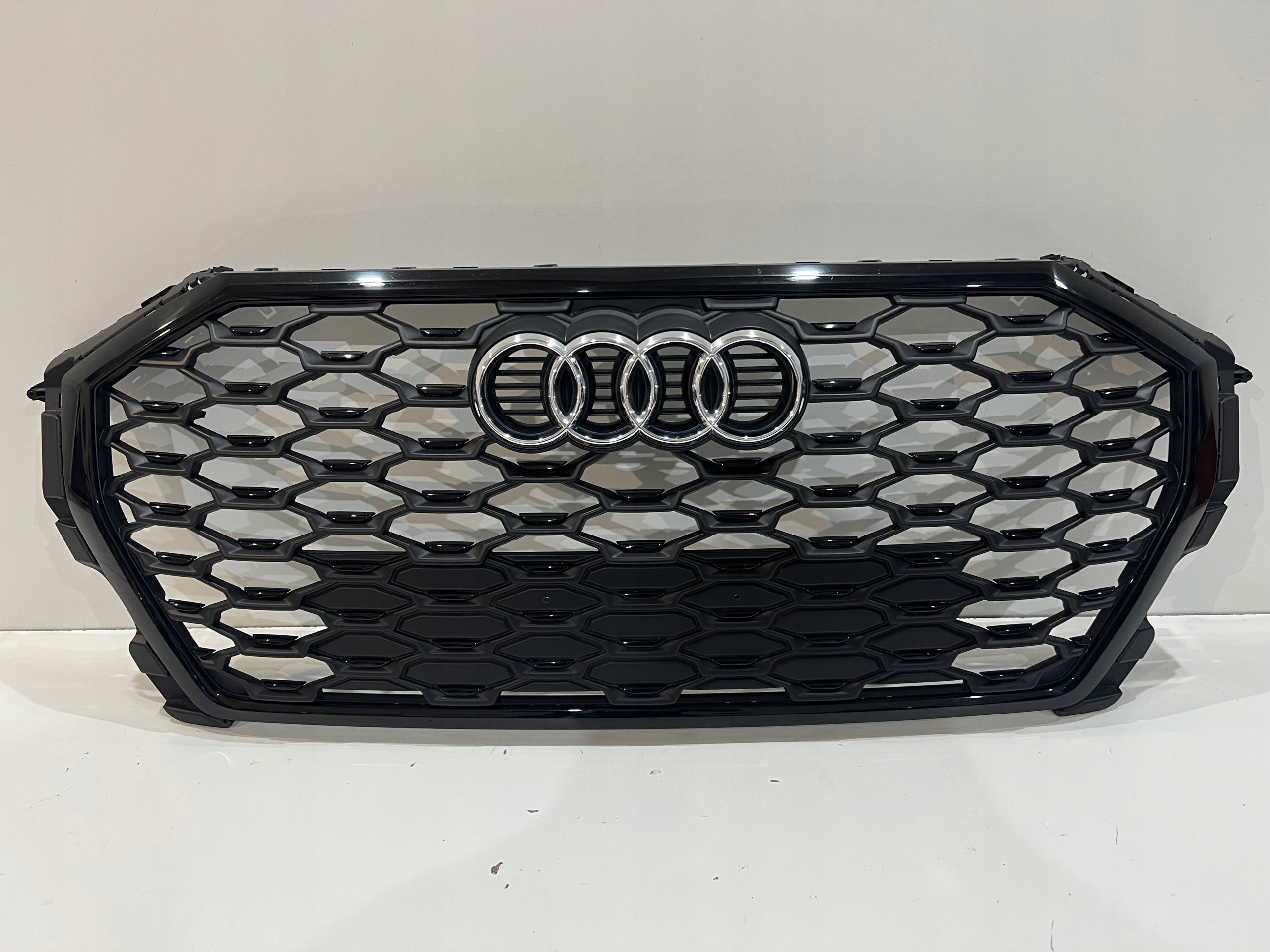 Kühlergrill Audi Q3 FRONTGRILL 83F853651A8 Kühlergitter