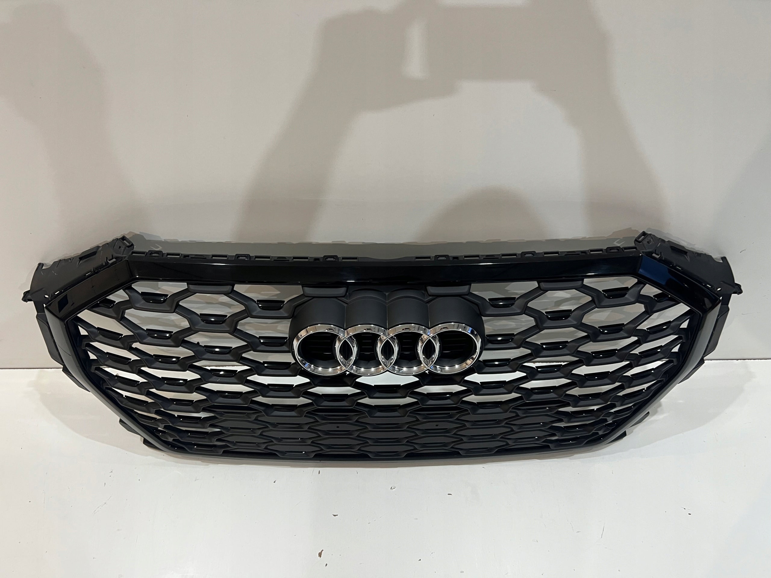 Kühlergrill Audi Q3 FRONTGRILL 83F853651A8 Kühlergitter