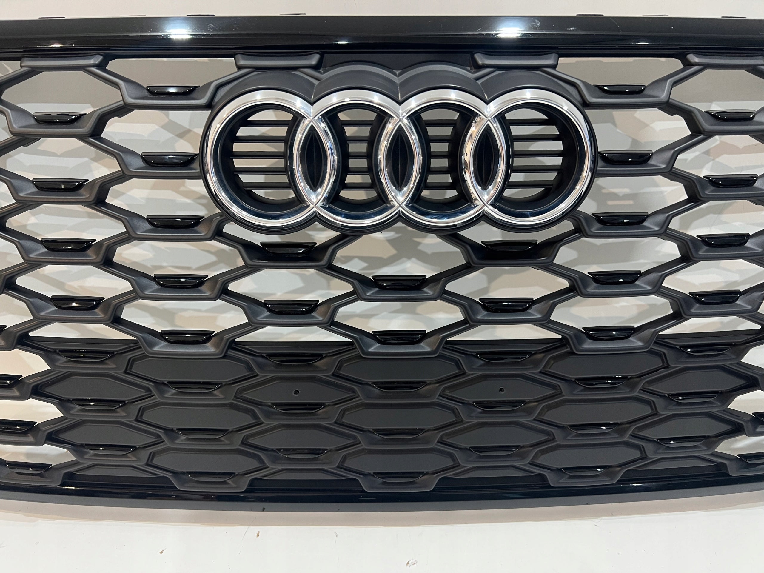 Kühlergrill Audi Q3 FRONTGRILL 83F853651A8 Kühlergitter