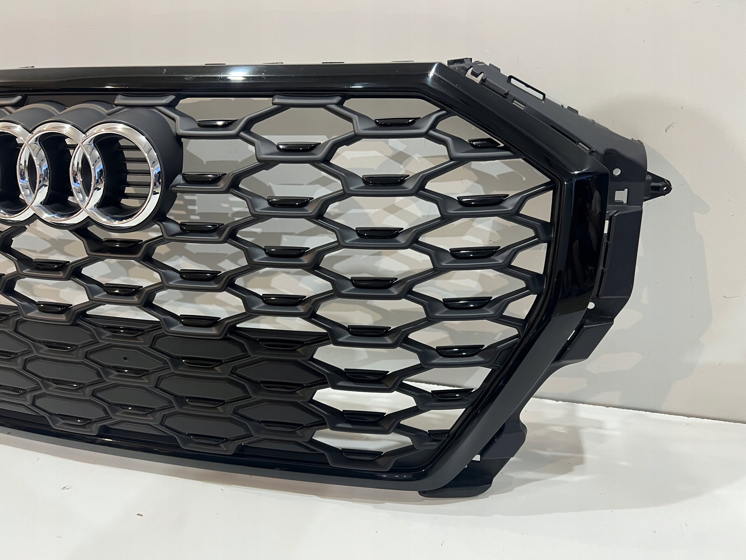 Kühlergrill Audi Q3 FRONTGRILL 83F853651A8 Kühlergitter