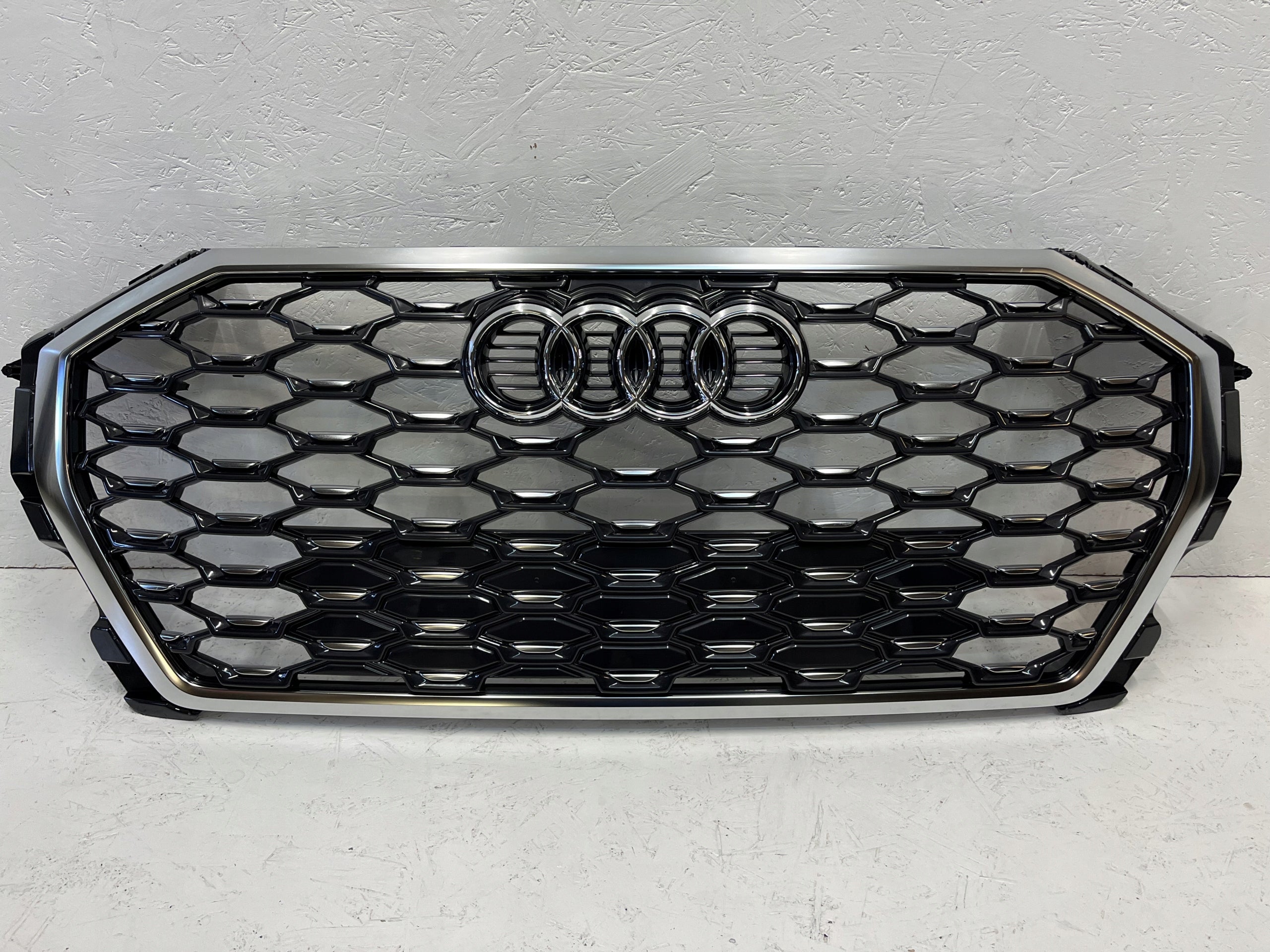 Kühlergrill Audi Q3 FRONTGRILL 83F853651BA Kühlergitter