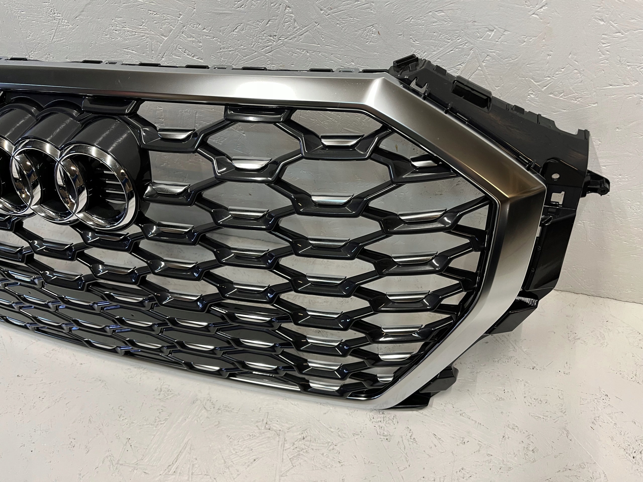 Kühlergrill Audi Q3 FRONTGRILL 83F853651BA Kühlergitter