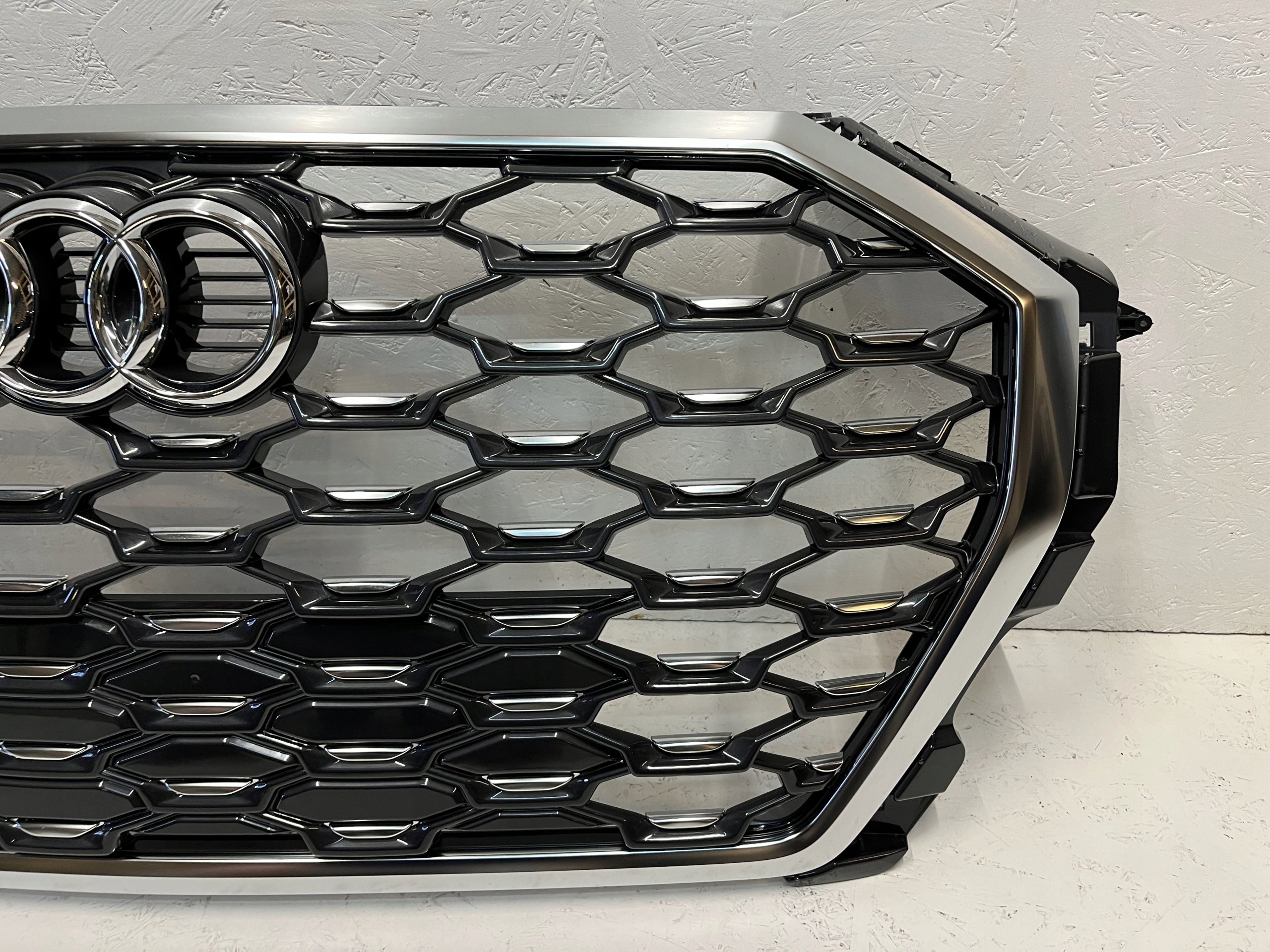 Kühlergrill Audi Q3 FRONTGRILL 83F853651BA Kühlergitter