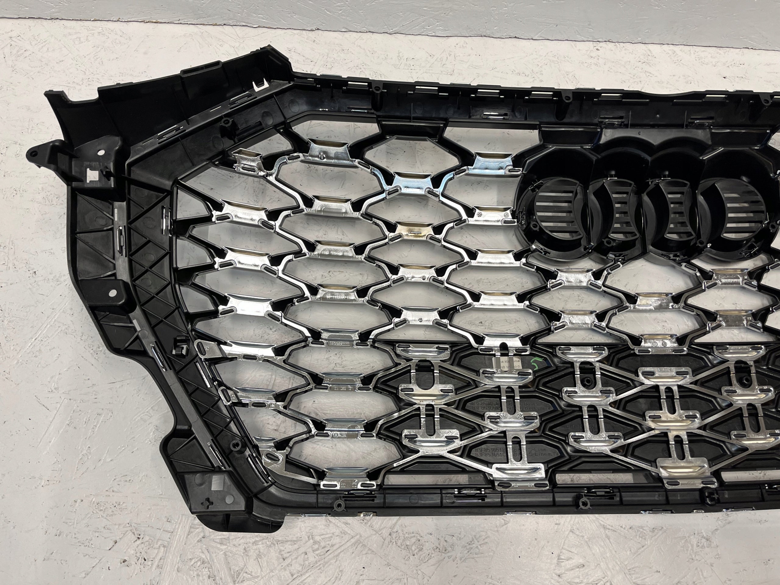 Kühlergrill Audi Q3 FRONTGRILL 83F853651BA Kühlergitter