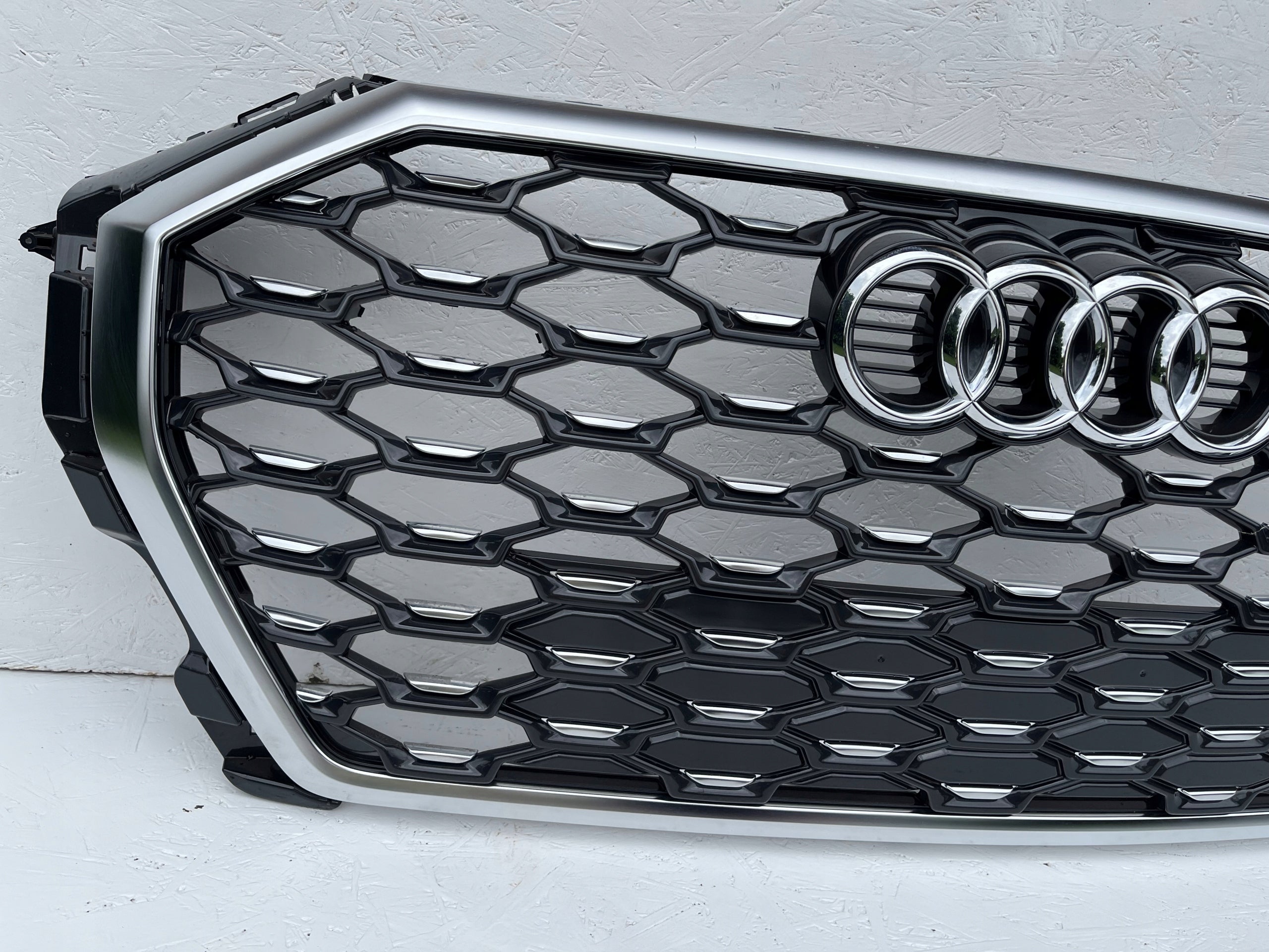 Kühlergrill Audi Q3 FRONTGRILL 83F853651B Kühlergitter