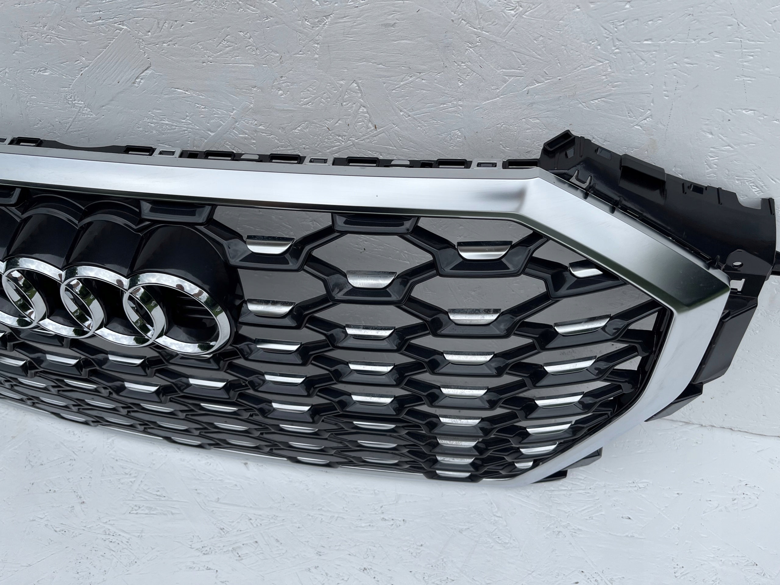 Kühlergrill Audi Q3 FRONTGRILL 83F853651B Kühlergitter