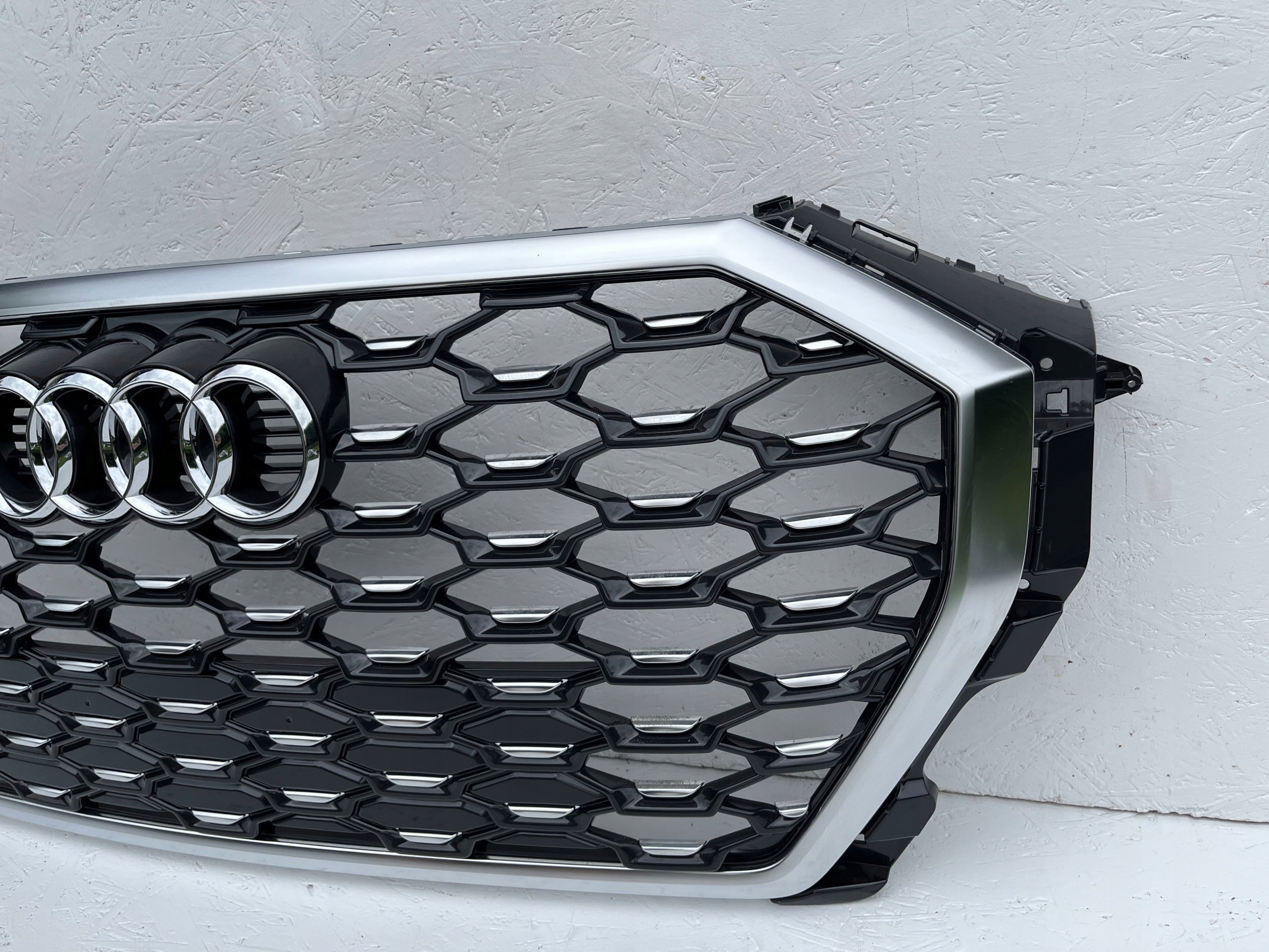 Kühlergrill Audi Q3 FRONTGRILL 83F853651B Kühlergitter