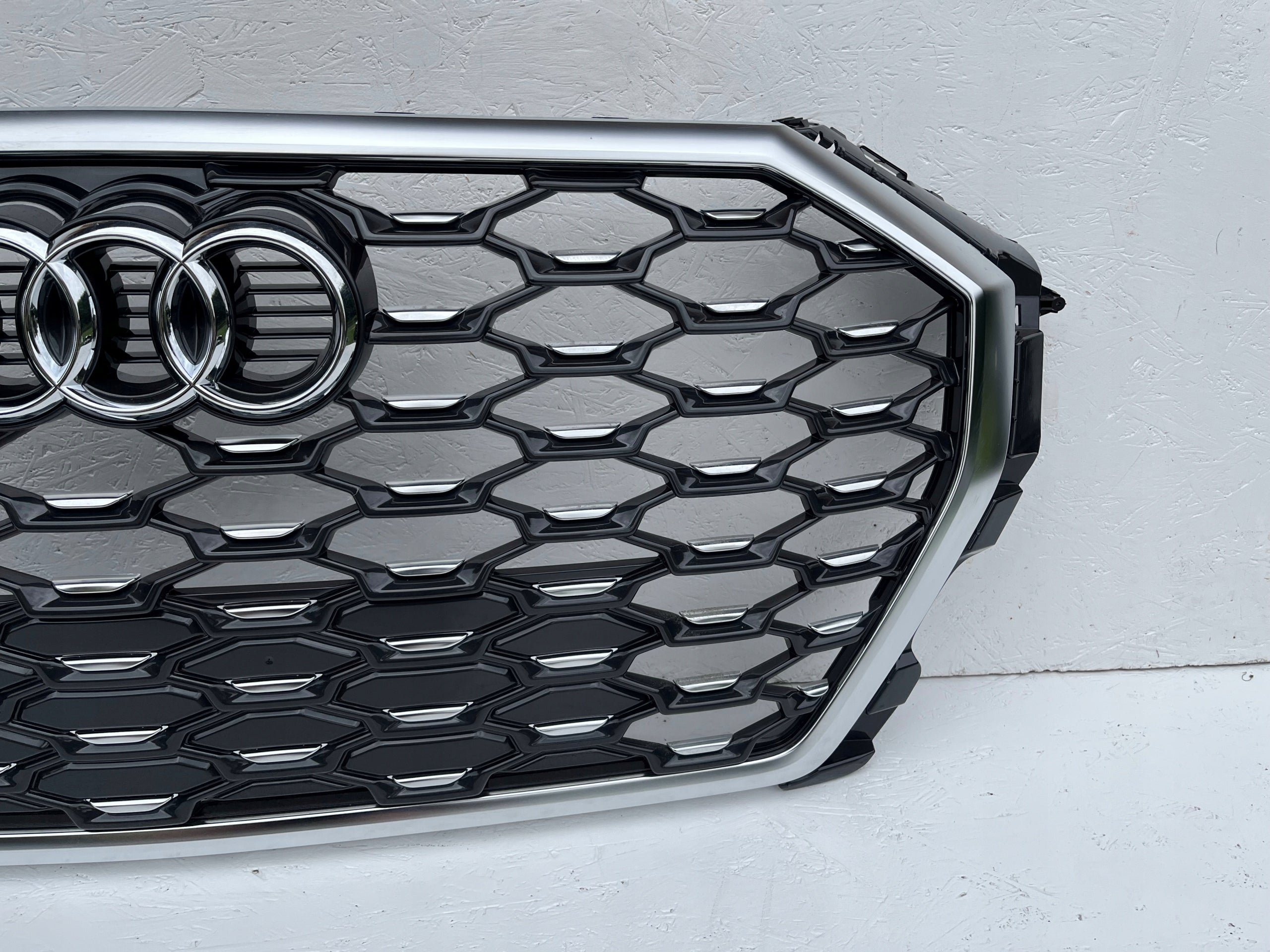 Kühlergrill Audi Q3 FRONTGRILL 83F853651B Kühlergitter